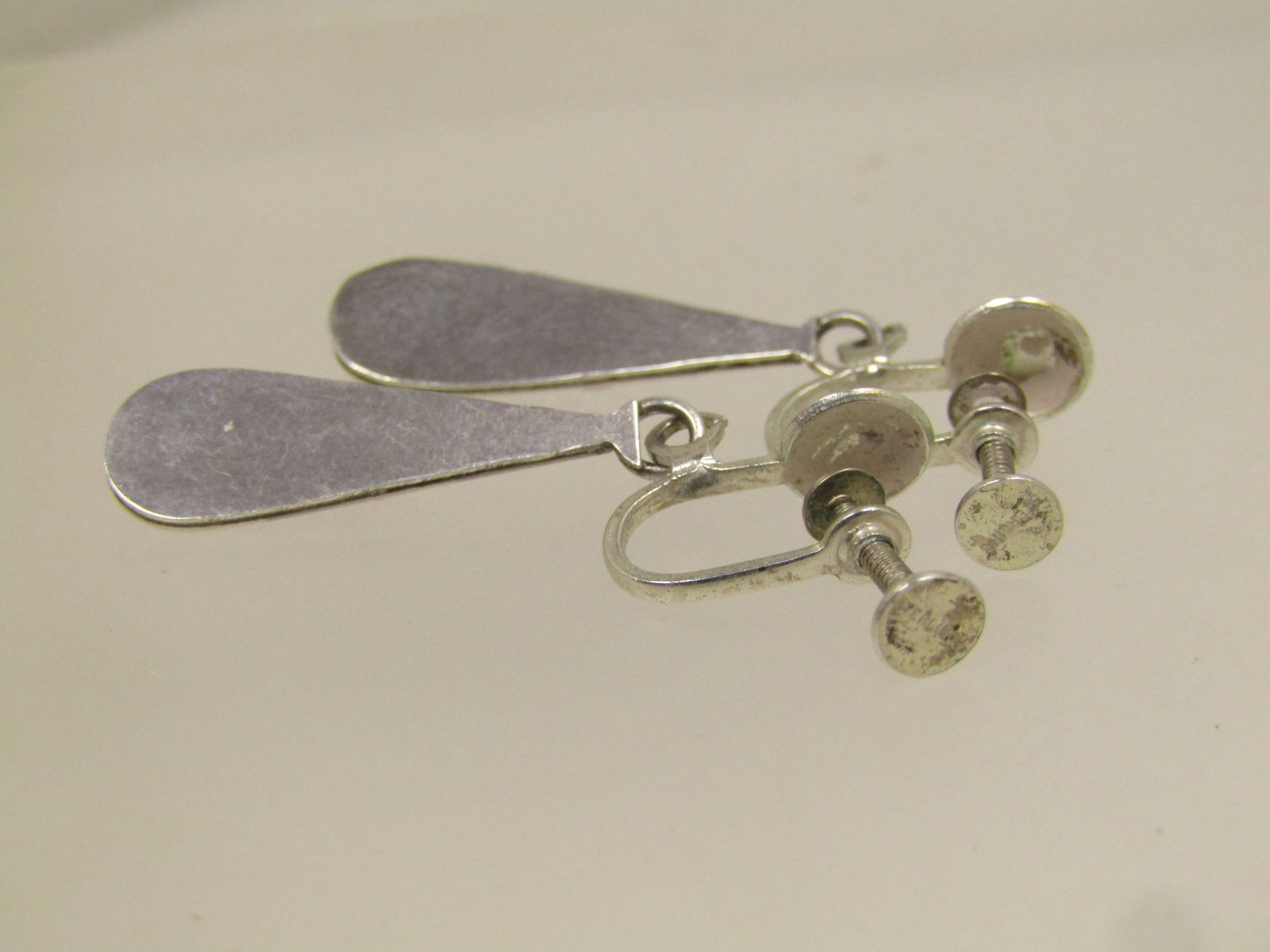 Vintage Sterling Southwestern Coral Earrings, Screwback, Snake Eyes, 1960's-1970's - 5