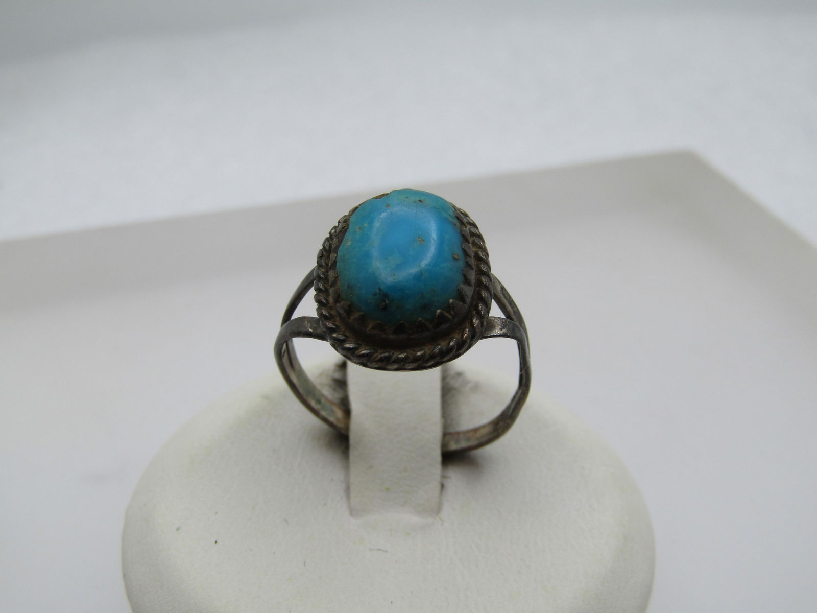 Vintage Sterling Southwestern Turquoise ring, Sz. 7.25, 1960's: Title: Vintage Sterling Southwestern Turquoise ring, Sz. 7.25, 1960's Description: Vintage Sterling Southwestern Turquoise ring, Sz. 7.25, 1960's. this is not signed or marked. It tests as sterling