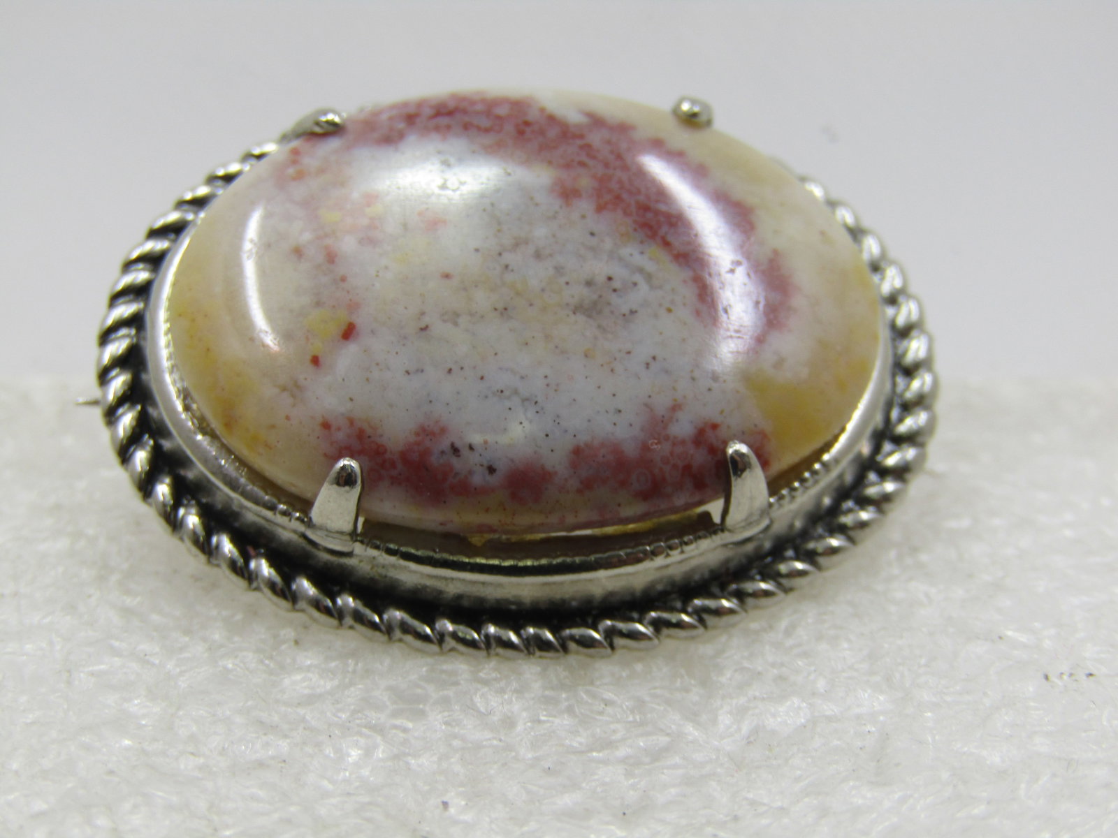 Southwestern Agate Brooch, Silver Tone, 1.5" Oval: Title: Southwestern Agate Brooch, Silver Tone, 1.5" Oval Description: Southwestern Agate Brooch, Silver Tone, 1.5" by 1-1/8" oval. It has a rope accent frame and a yellow, tan and pinkish agate. 