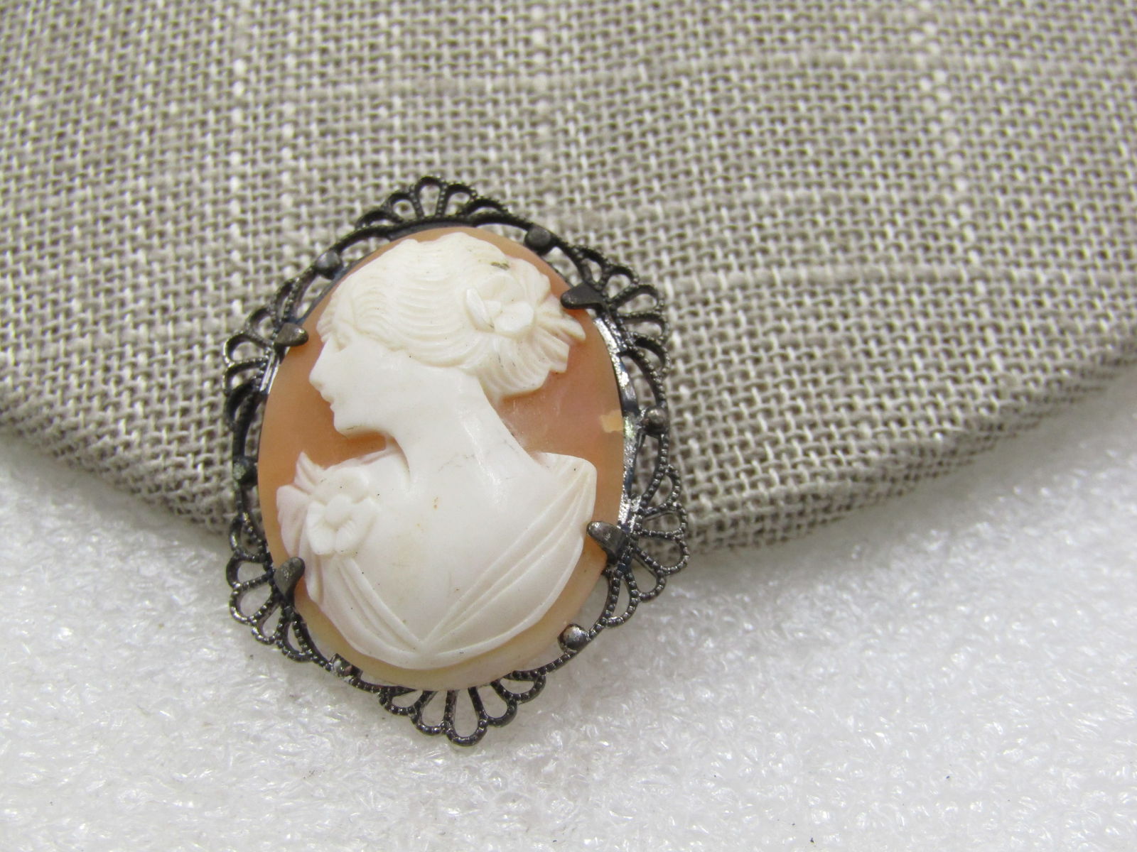 Vintage Sterling Mexican Modernist Clip Drop Earrings, Mexico: Title: Vintage Sterling Mexican Modernist Clip Drop Earrings, Mexico Description: Vintage Sterling Mexican Modernist Clip Drop Earrings, Mexico. Filigree frame with four prongs holding the domed carve