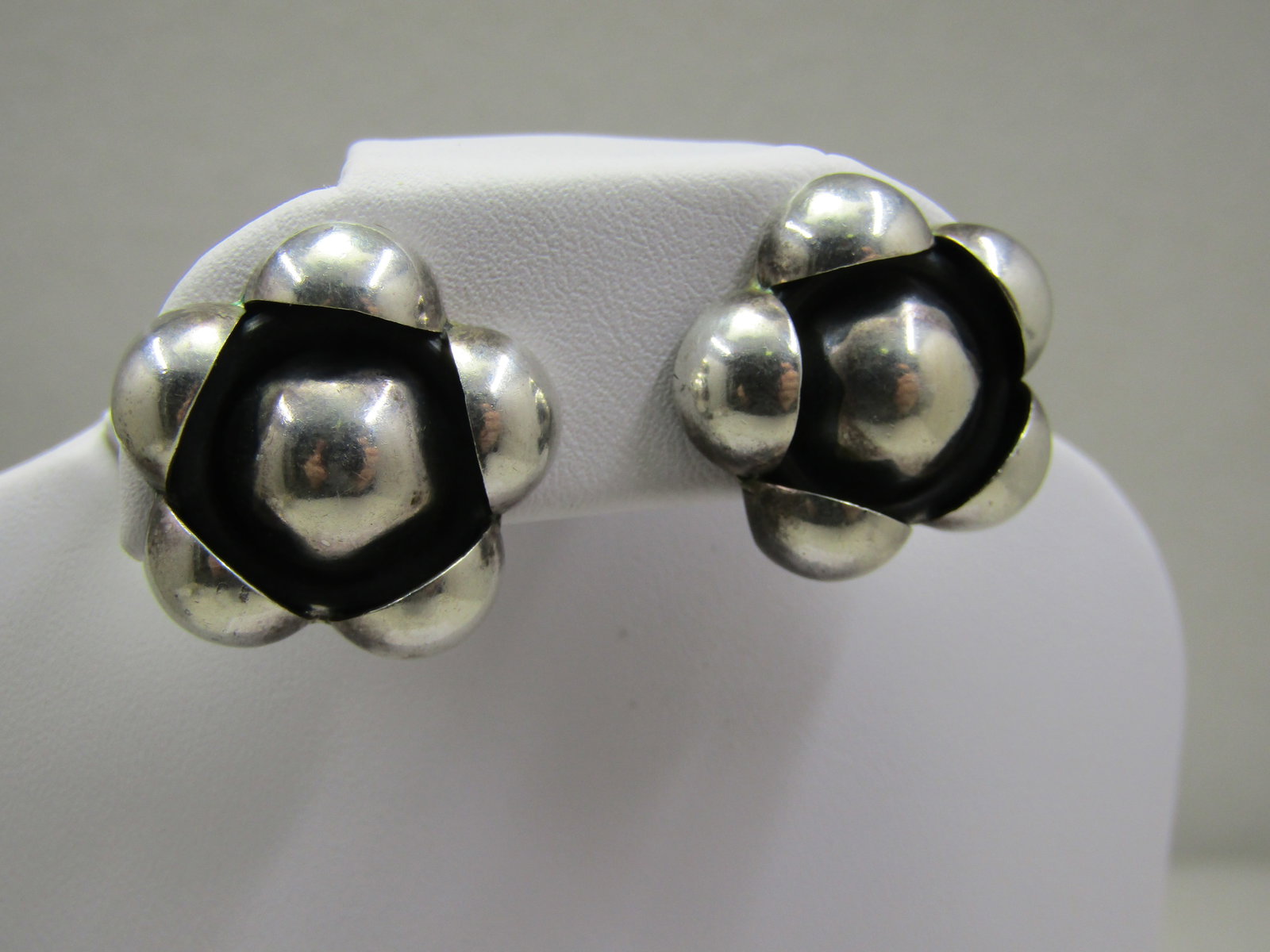 Vintage Sterling Chunky Blossom Earrings, Clip, Mexico: Title: Vintage Sterling Chunky Blossom Earrings, Clip, Mexico Description: Vintage Sterling Chunky Blossom Earrings, Clip, Mexico. These are 7/8" across with a domed center and a somewhat shadowbox lo