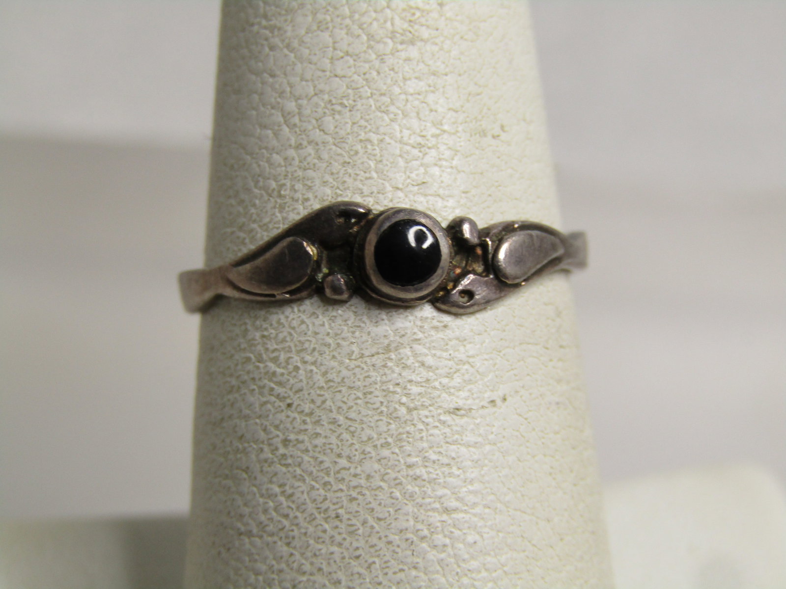 Vintage Sterling Southwestern Onyx Ring, Sz. 7.5. 1960's-1970's. (1 of 7)