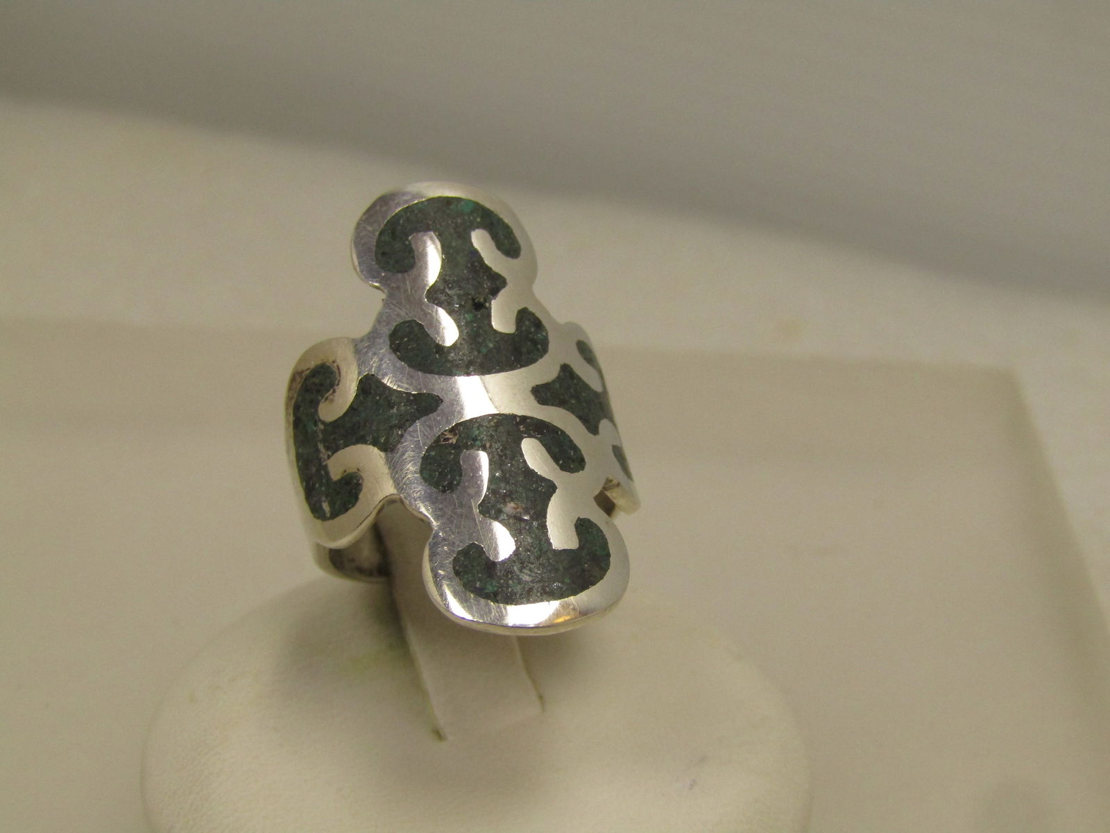 Vintage Sterling Inlaid Turquiose Chip Ring, Southwestern, Adjustable, Mexico, Signed ,: Title: Vintage Sterling Inlaid Turquiose Chip Ring, Southwestern, Adjustable, Mexico, Signed , 1960's-1970's Description: Vintage Sterling Inlaid Turquiose Chip Ring, Southwestern, Adjustable,