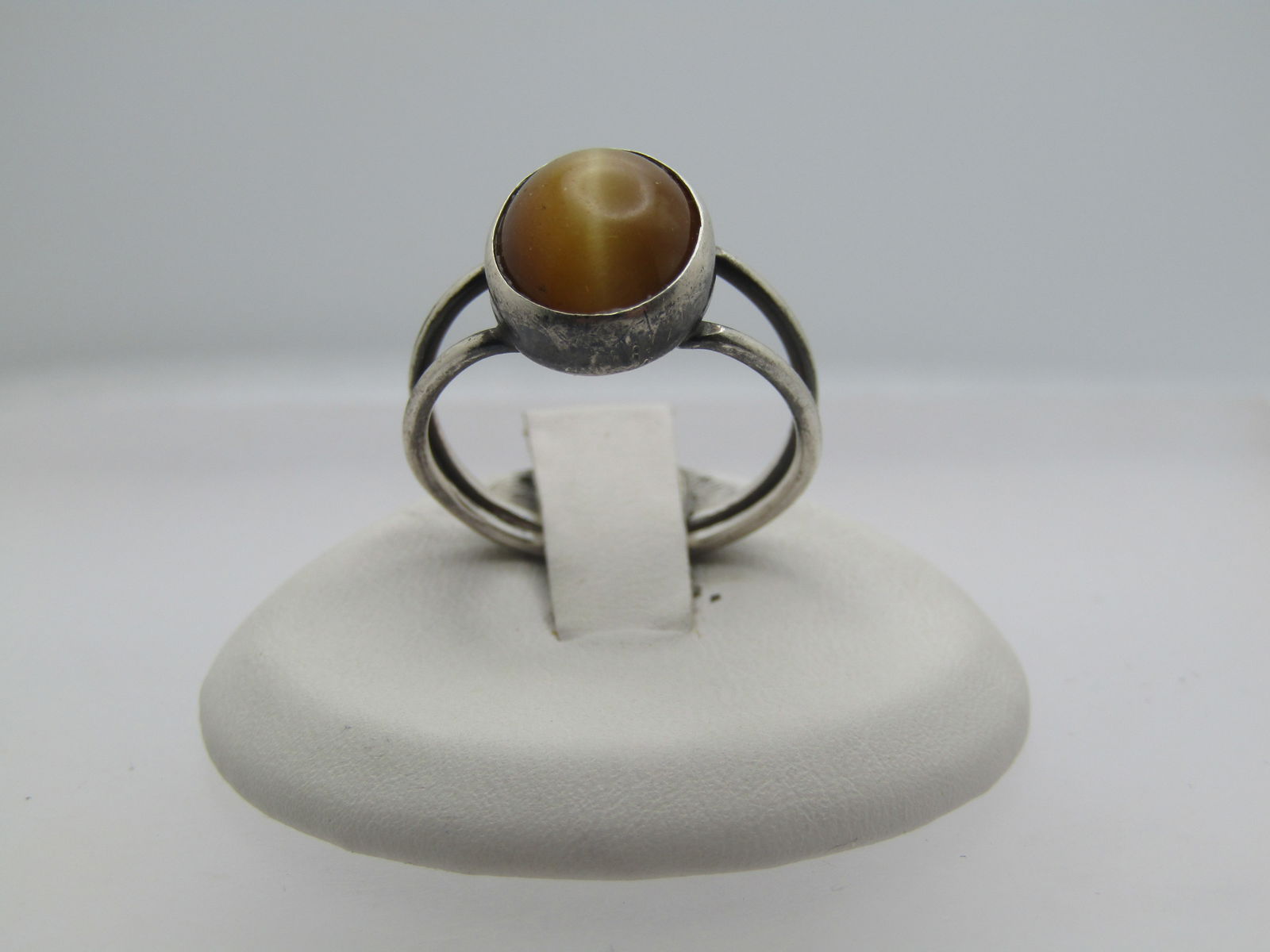 Vintage Sterling Southwestern Cateye Stone Ring, Sz. 8, 1970's-1980's: Title: Vintage Sterling Southwestern Cateye Stone Ring, Sz. 8, 1970's-1980's Description: Vintage Sterling Southwestern Cateye Stone Ring, Sz. 8, 1970's-1980's, Signed J.M. and marked sterling a nd