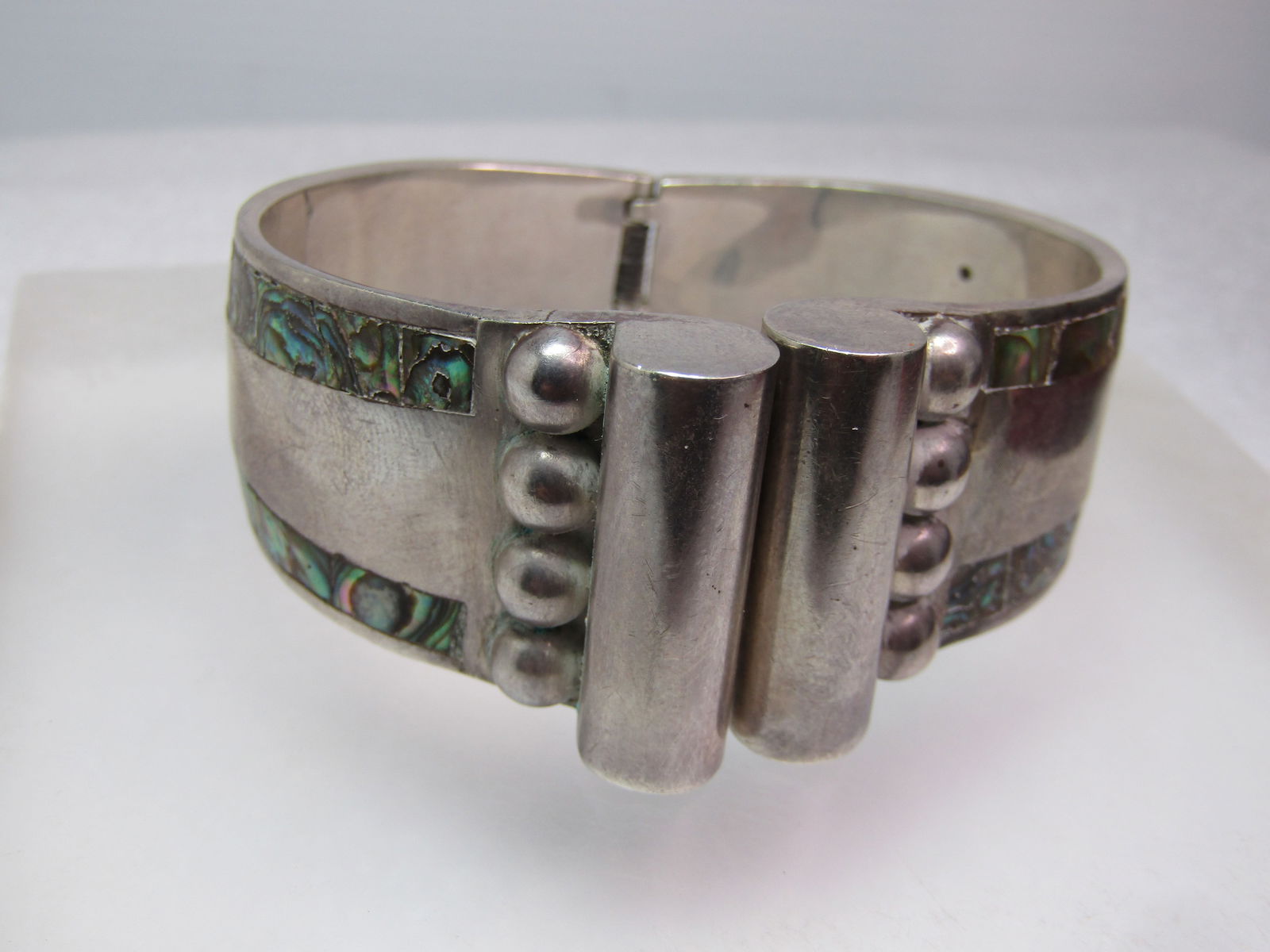 Vintage Sterling Hinged Abalone Cuff Bracelet Signed GAR, Taxco, Mexico, 6.5", 1950's-1970's: Title: Vintage Sterling Hinged Abalone Cuff Bracelet Signed GAR, Taxco, Mexico, 6.5", 1950's-1970's Description: Vintage Sterling Hinged Abalone Cuff Bracelet Signed GAR, Taxco, Mexico, 6.5", 1960'-19