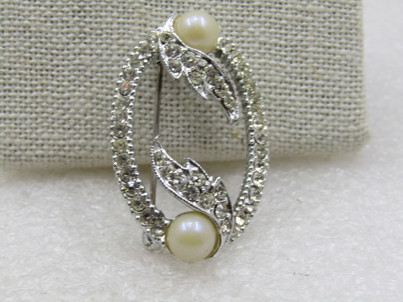 Vintage Clear Rhinestone & Faux Pearl Brooch, Deco Themed (1 of 6)