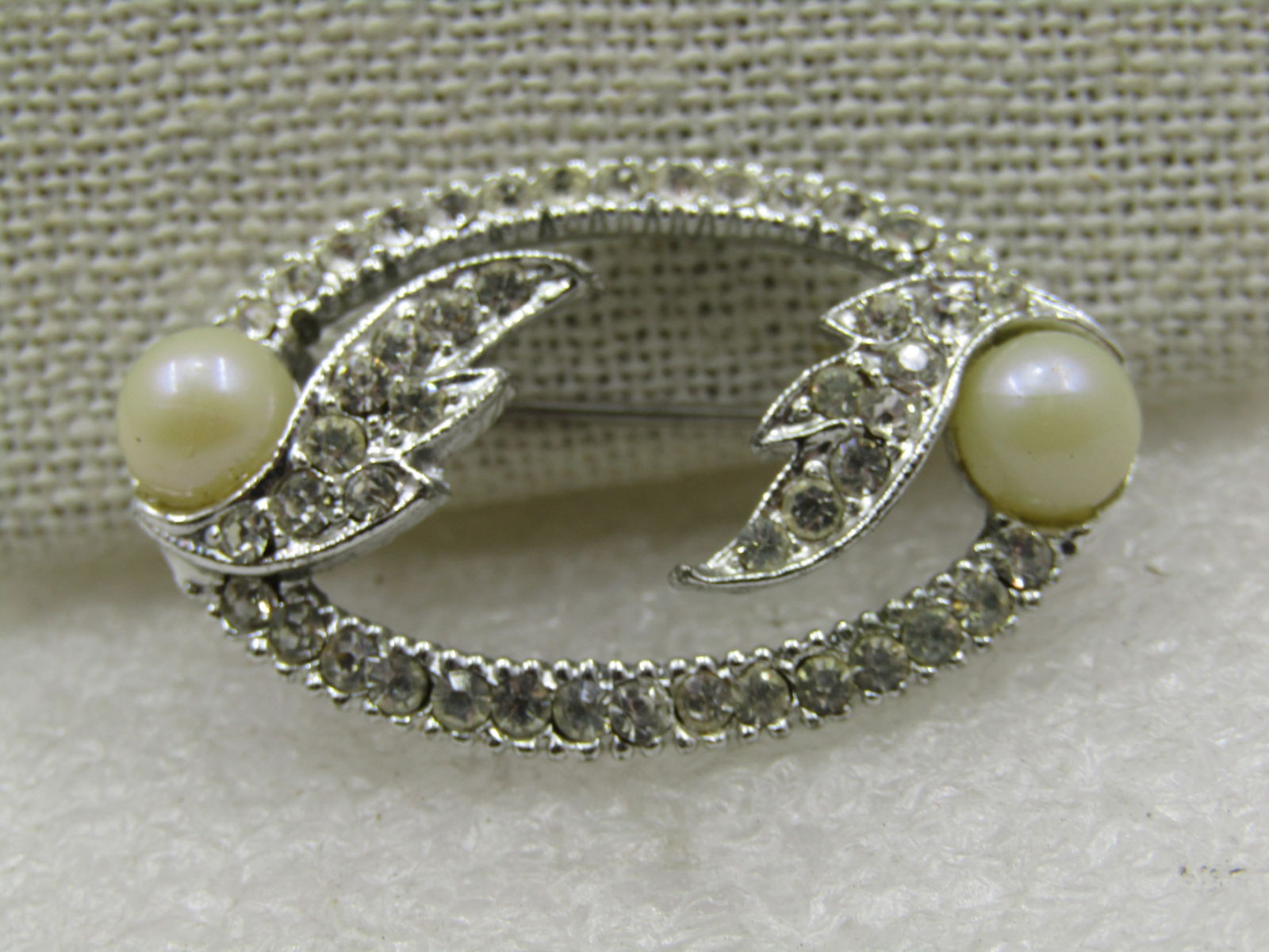 Vintage Clear Rhinestone & Faux Pearl Brooch, Deco Themed - 4