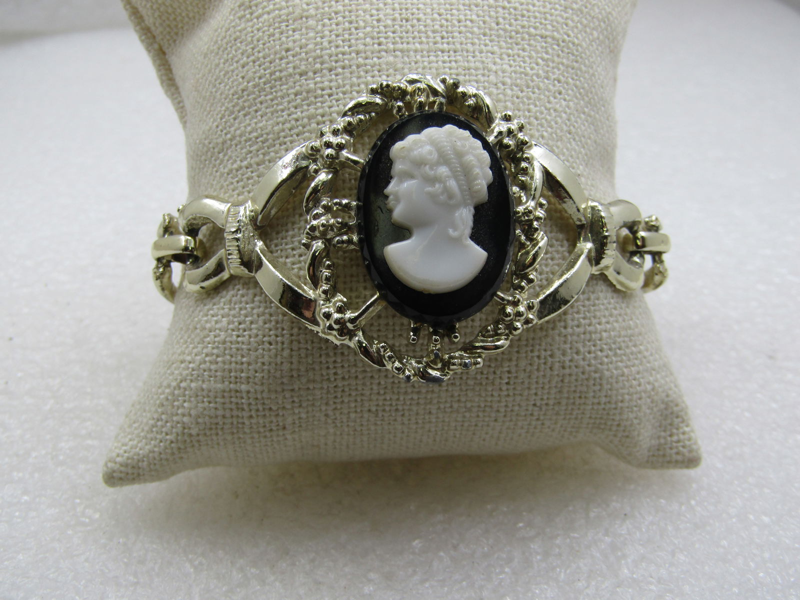 Vintage Black & White Cameo Bracelet, Gold tone, 7", 1960's - 3