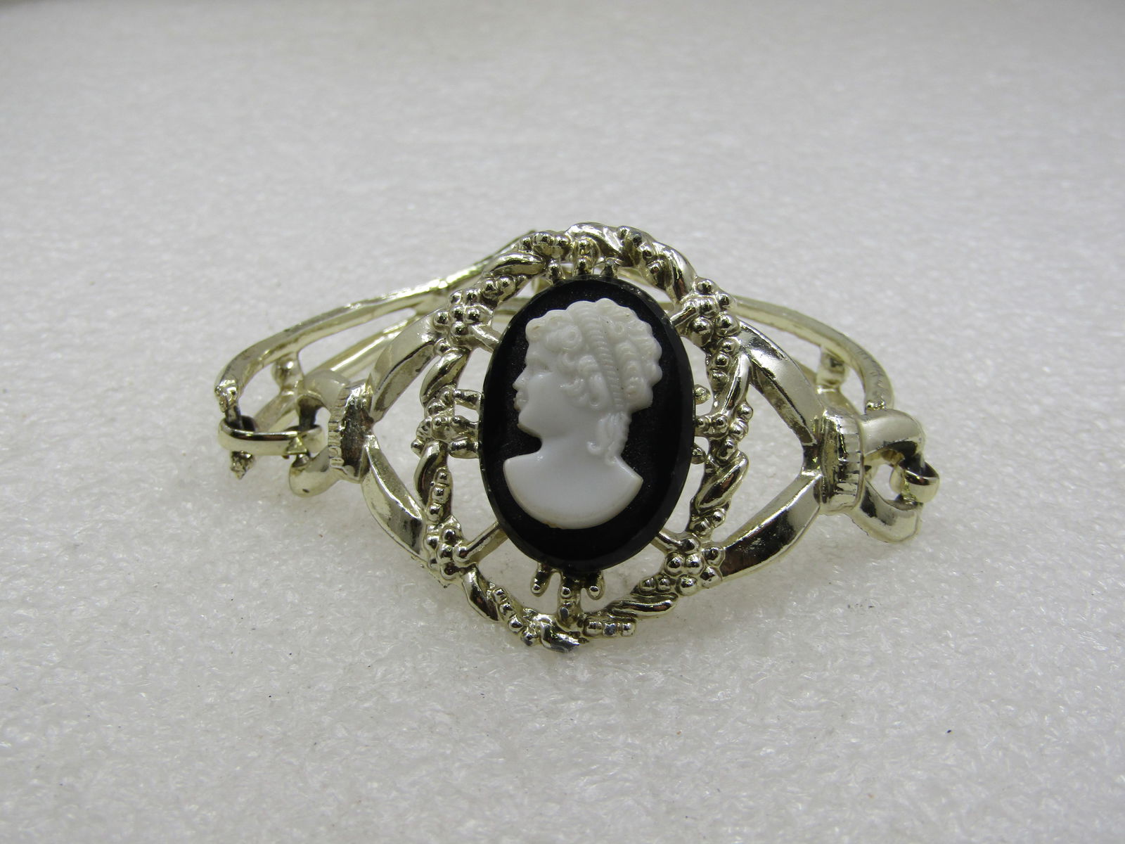 Vintage Black & White Cameo Bracelet, Gold tone, 7", 1960's - 4