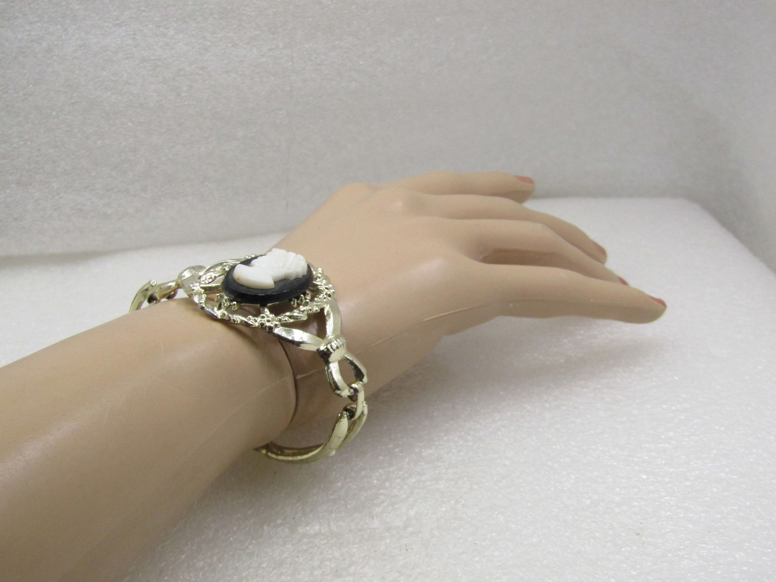 Vintage Black & White Cameo Bracelet, Gold tone, 7", 1960's - 6