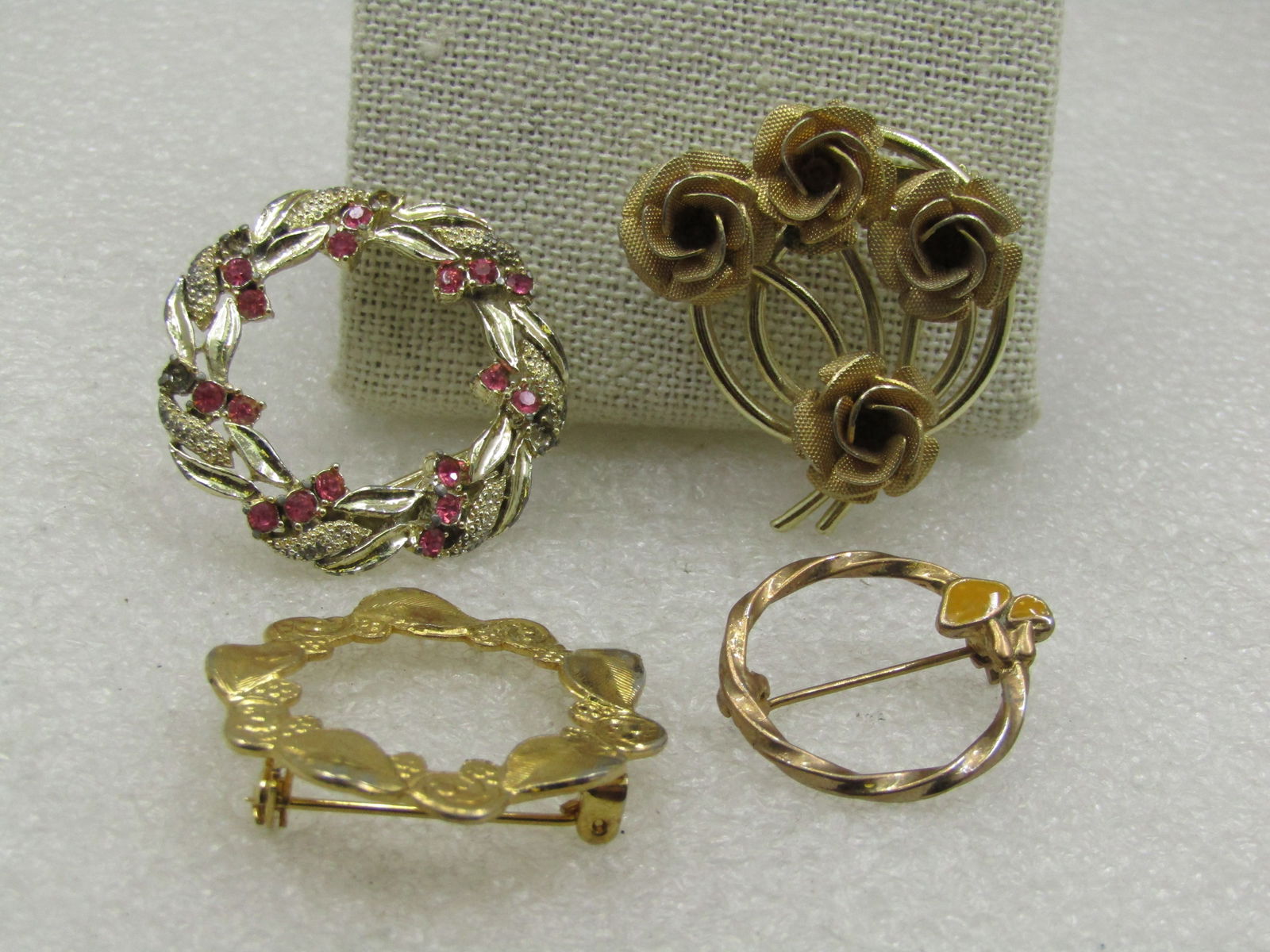 Vintage Four Circle Pin Lot, 1960's, Floral, Rhinestone (1 of 6)