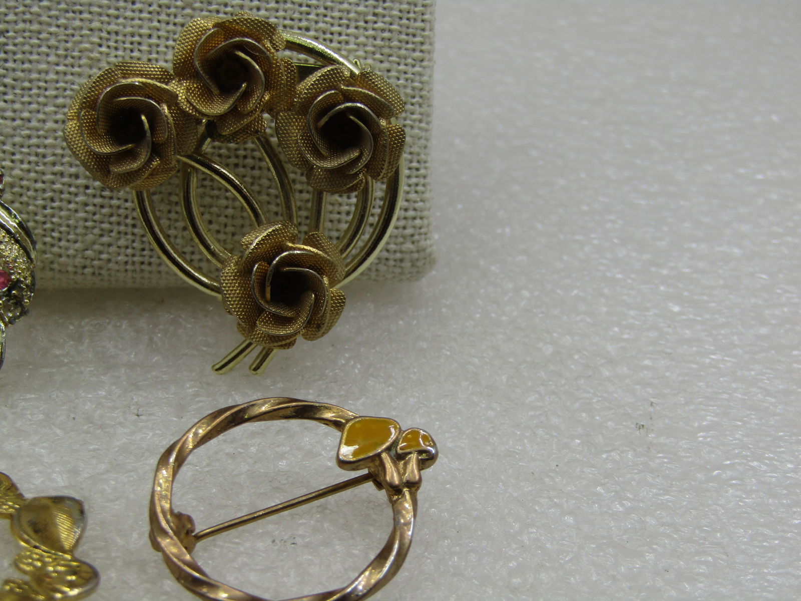 Vintage Four Circle Pin Lot, 1960's, Floral, Rhinestone - 4