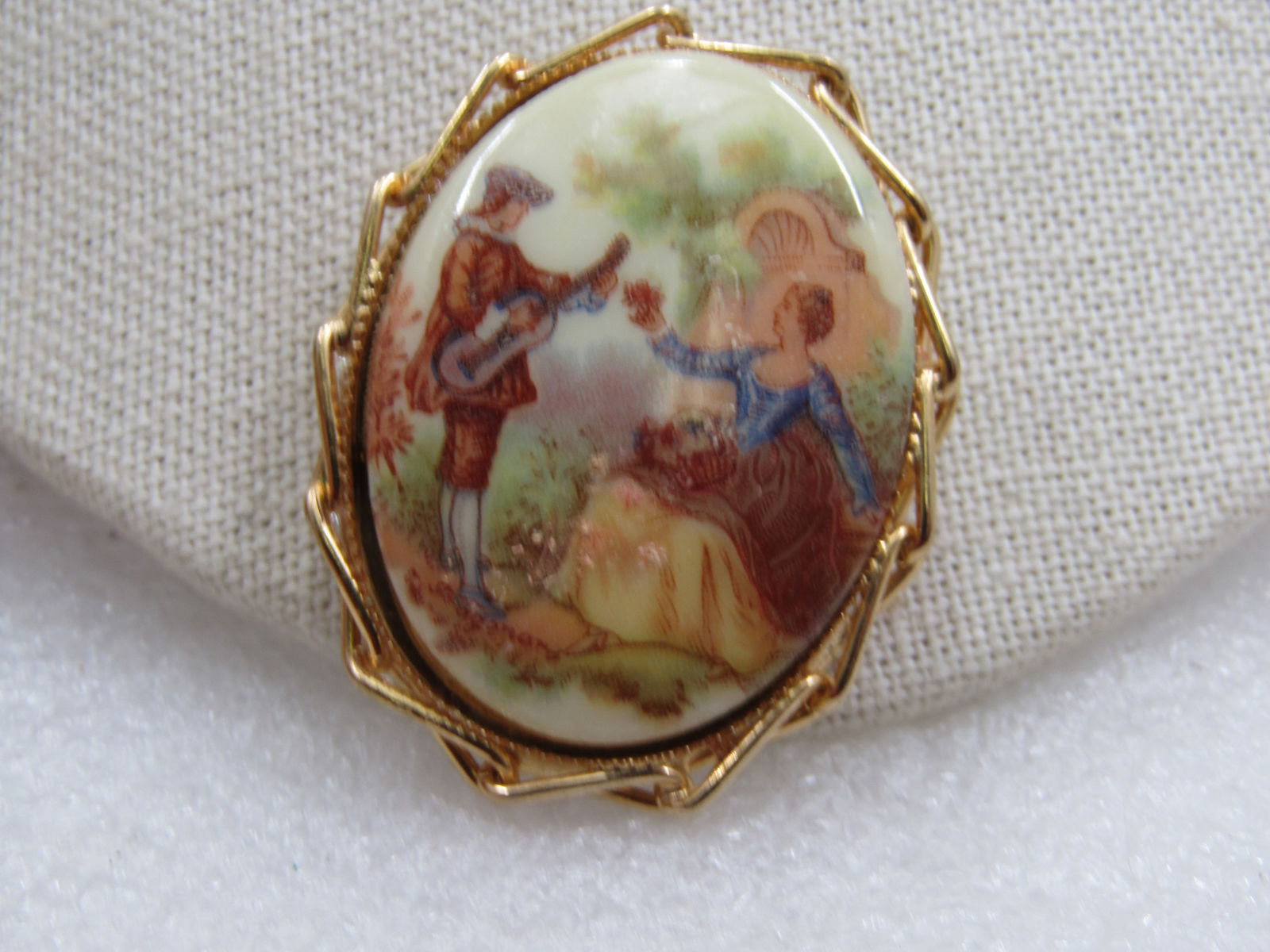 Vintage French Courting Scene Cameo Brooch/Pendant 2" - 3
