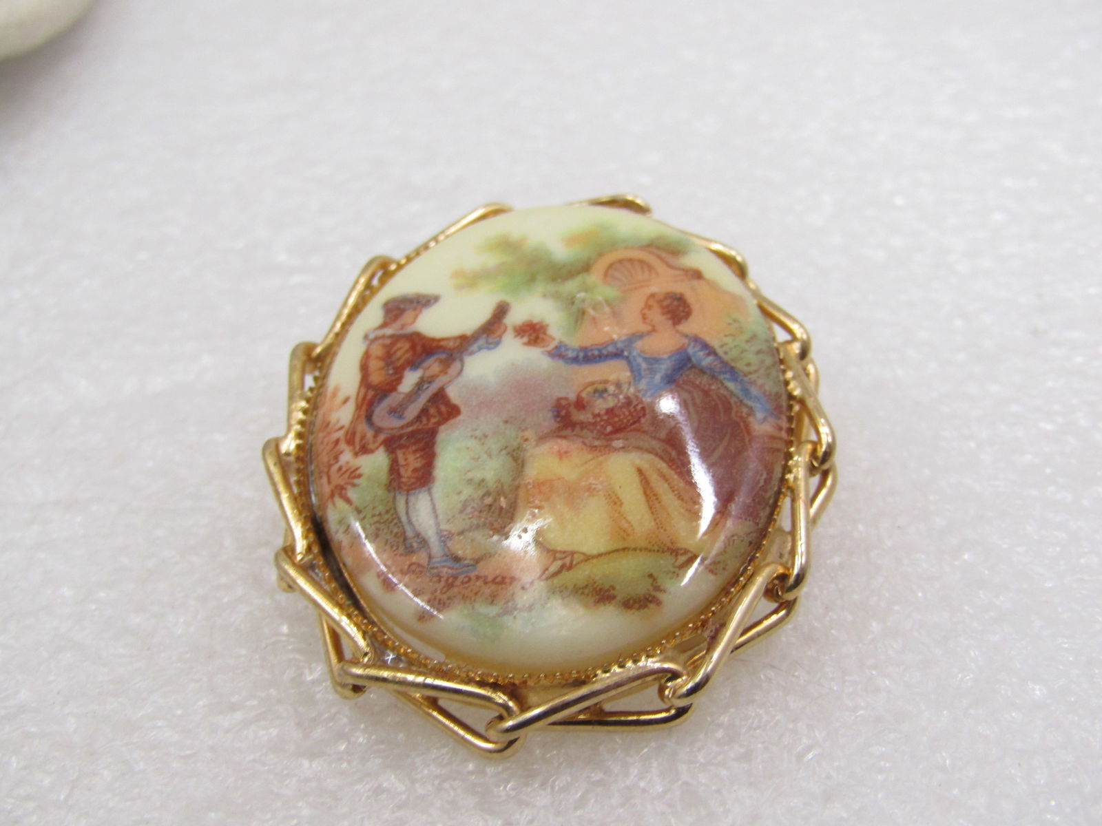Vintage French Courting Scene Cameo Brooch/Pendant 2" - 4