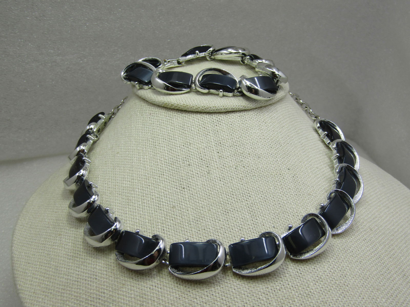 Vintage Charcoal Gray Thermoset Necklace Bracelet Set, 1950's-1960's: Title: Vintage Charcoal Gray Thermoset Necklace Bracelet Set, 1950's-1960's Description: Vintage Charcoal Gray Thermoset Necklace Bracelet Set, 1950's-1960's Domed rectangular charcoal gray thermoset