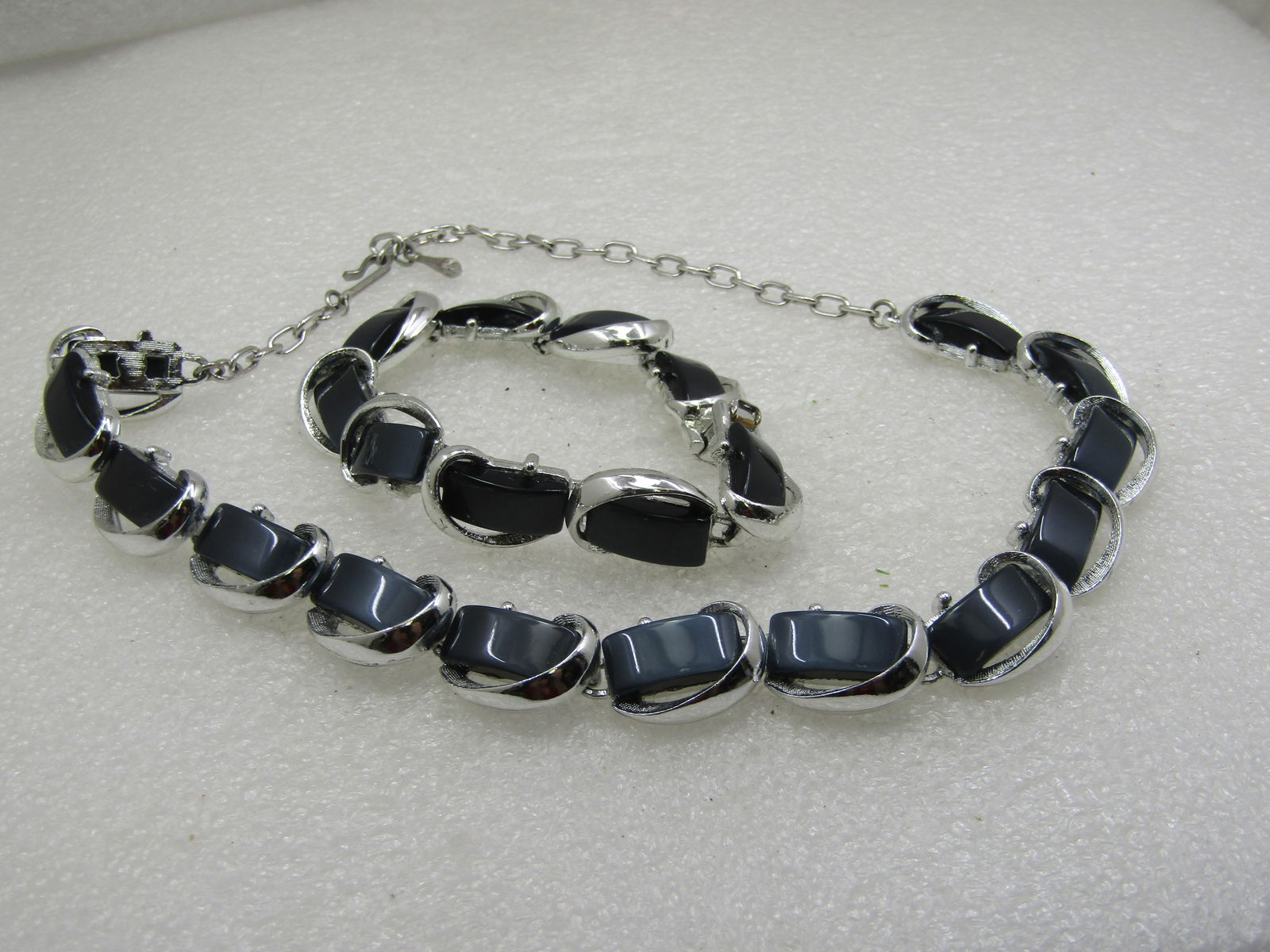 Vintage Charcoal Gray Thermoset Necklace Bracelet Set, 1950's-1960's - 3