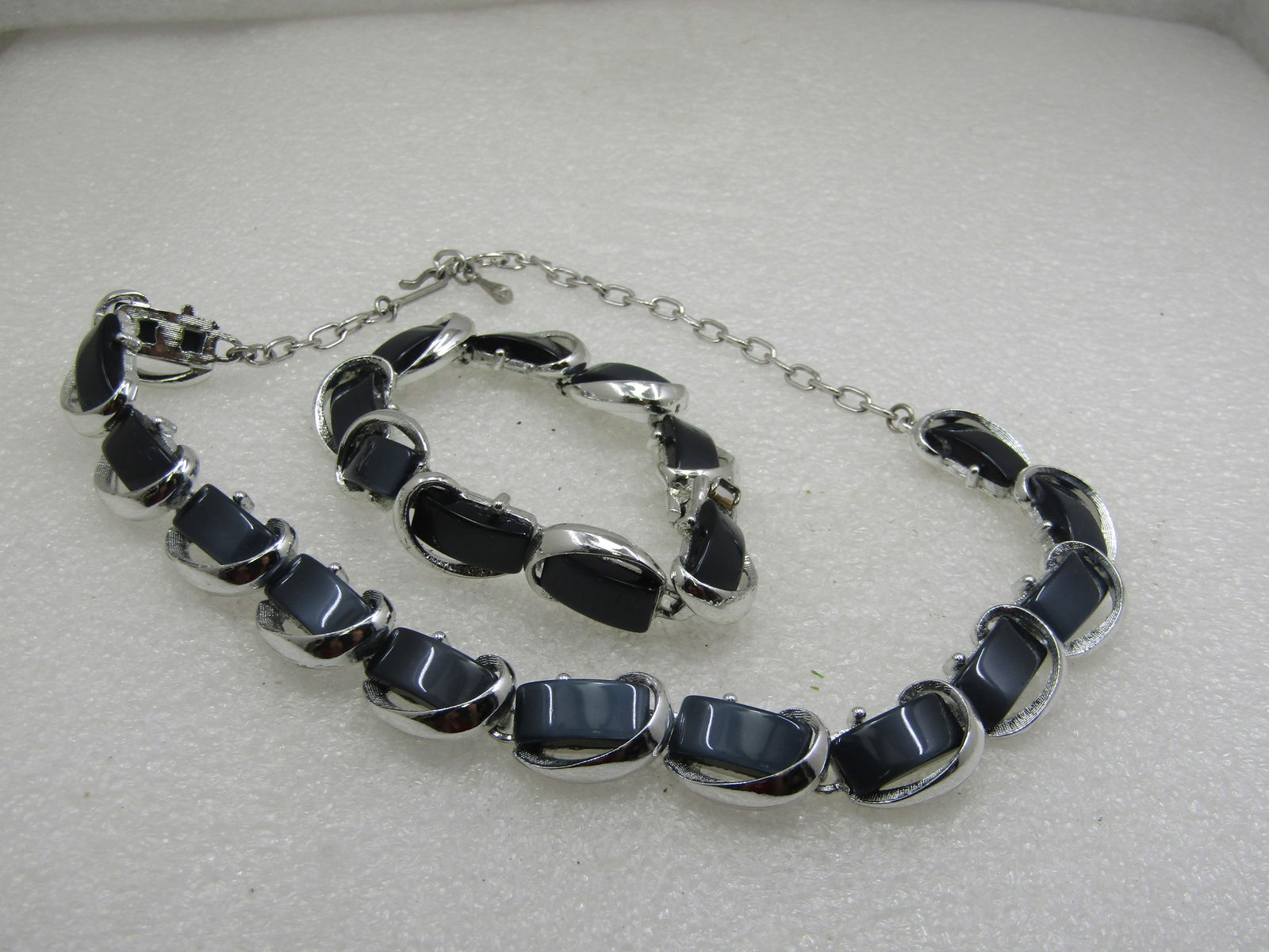 Vintage Charcoal Gray Thermoset Necklace Bracelet Set, 1950's-1960's - 4