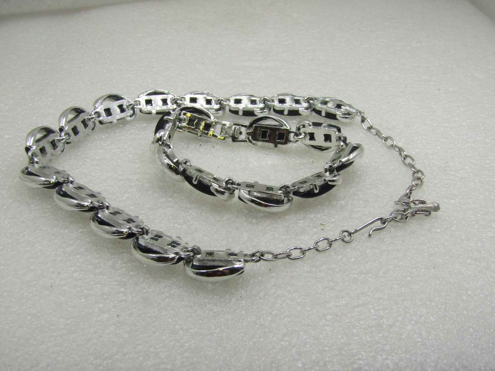 Vintage Charcoal Gray Thermoset Necklace Bracelet Set, 1950's-1960's - 5