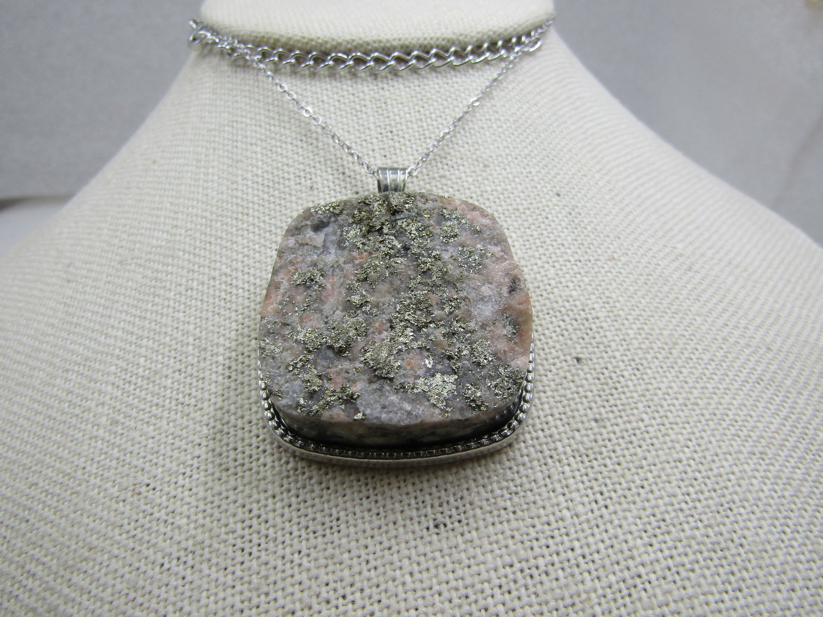 Vintage Drusy Quartz Necklace, 21" Silver Tone Chain: Title: Vintage Drusy Quartz Necklace, 21" Silver Tone Chain Description: Vintage Drusy Quartz Necklace, 21" Silver Tone Chain with Southwestern Appeal. This is a chunky pendant at 1.75" long and 1.5"