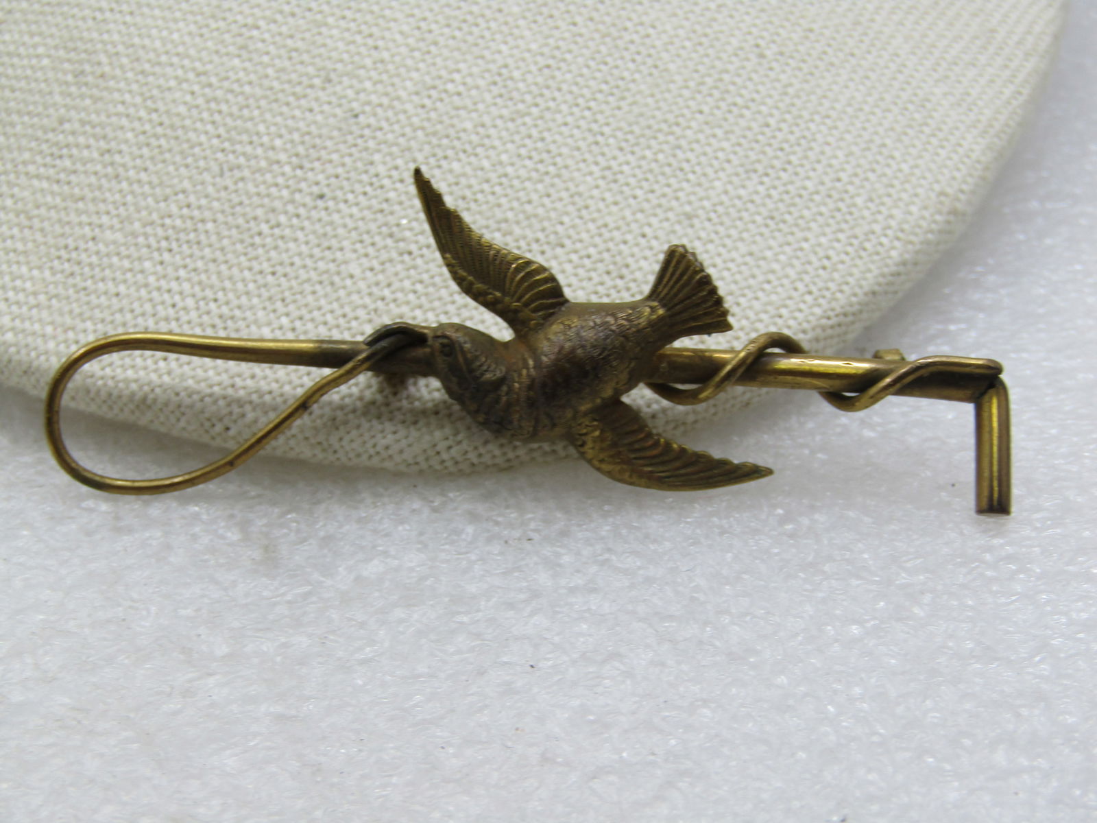 Vintage Riding Crop & Duck Brooch, C-Clasp, Victorian, 3": Title: Vintage Riding Crop & Duck Brooch, C-Clasp, Victorian, 3" Description: Vintage Riding Crop & Duck Brooch, C-Clasp, Victornian duck hunting themed, 3" along approximately 1" from wing tip to