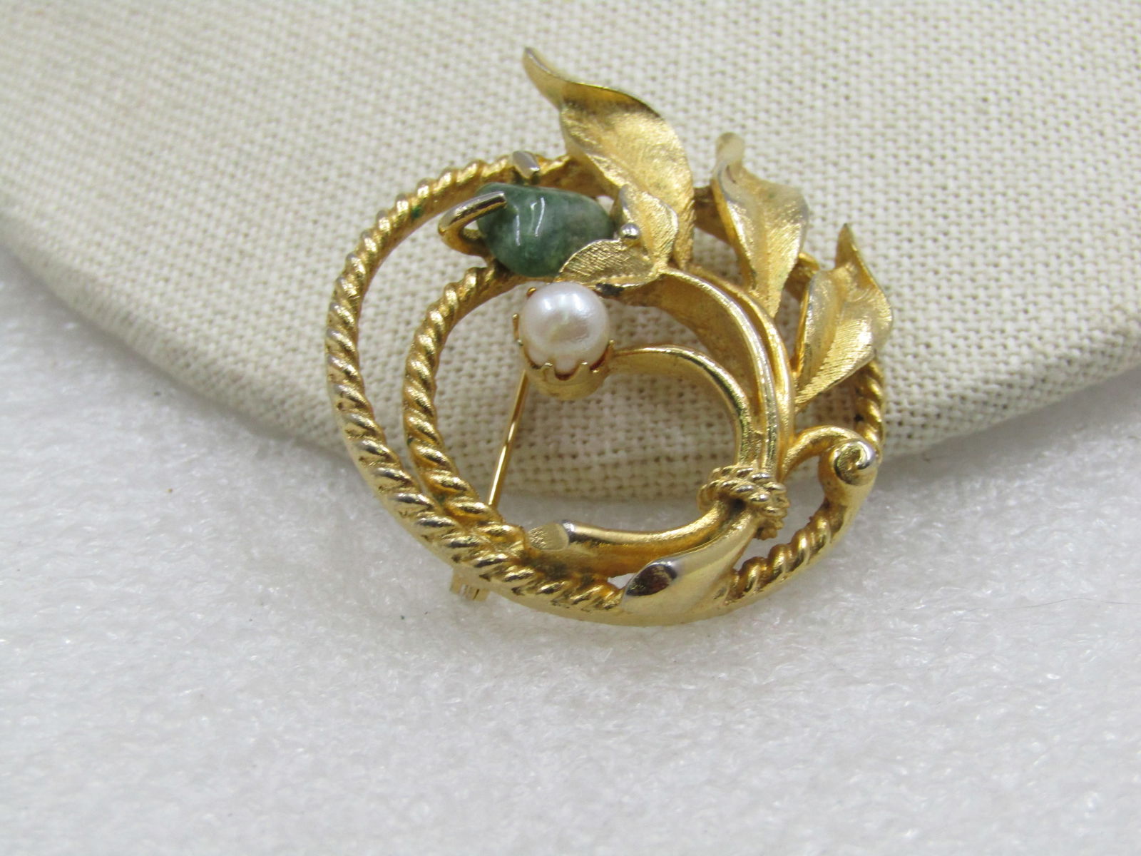 Vintage Green Agate Faux Pearl Circle Brooch with Leaves, 1960's - 2