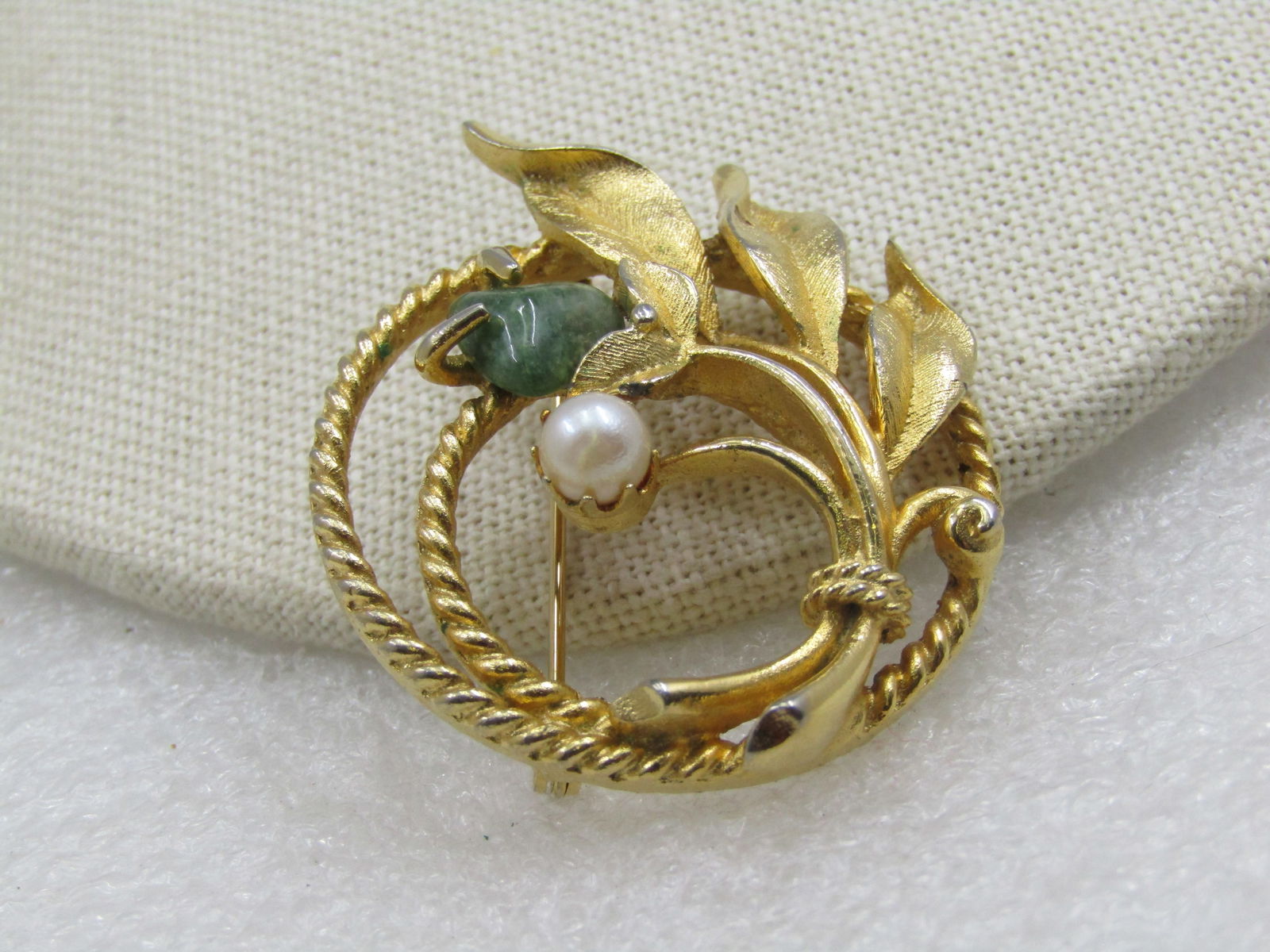 Vintage Green Agate Faux Pearl Circle Brooch with Leaves, 1960's - 3