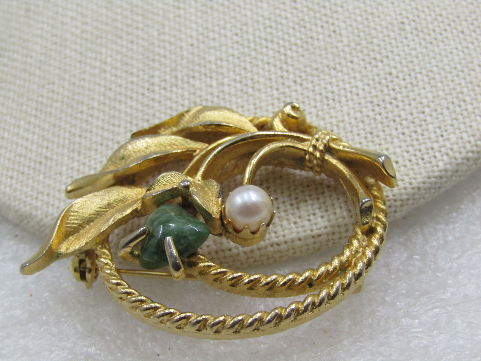 Vintage Green Agate Faux Pearl Circle Brooch with Leaves, 1960's - 4