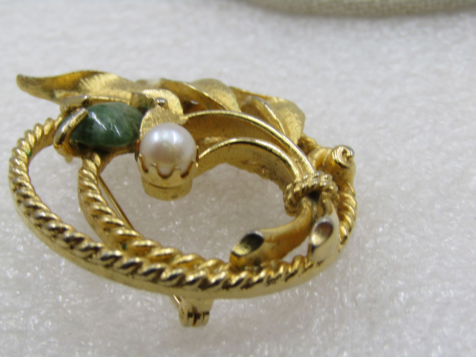 Vintage Green Agate Faux Pearl Circle Brooch with Leaves, 1960's - 6
