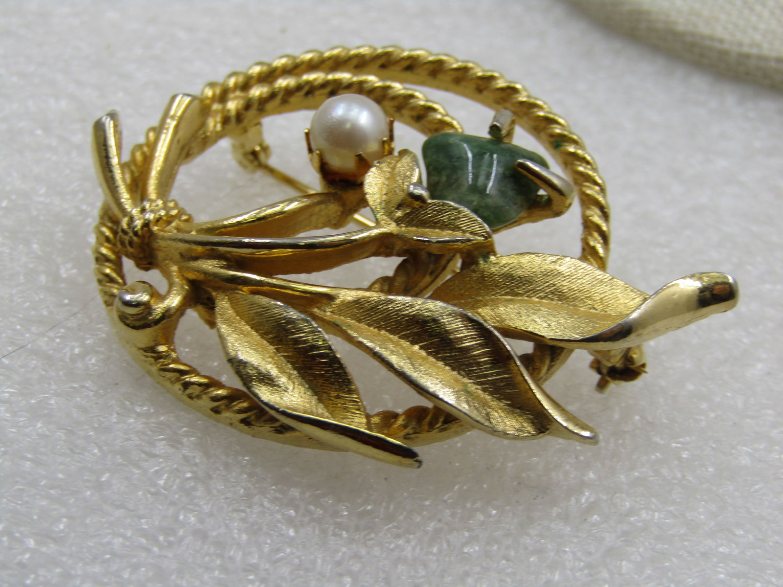 Vintage Green Agate Faux Pearl Circle Brooch with Leaves, 1960's - 7