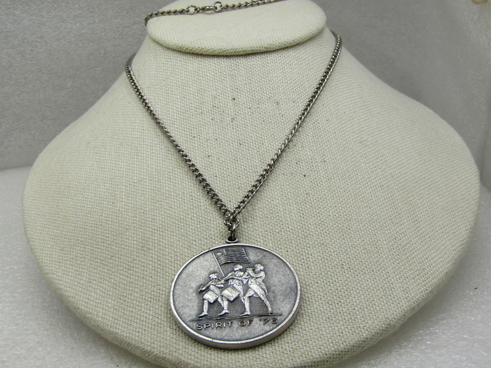 Vintage Spirit of '76 Flag, Drummer & Fife Player Necklace with Liberty Bell, 1970's 22": Title: Vintage Spirit of '76 Flag, Drummer & Fife Player Necklace with Liberty Bell, 1970's 22" Description: Vintage Spirit of '76 Flag, Drummer & Fife Player Necklace with Liberty Bell, 1970's 22"