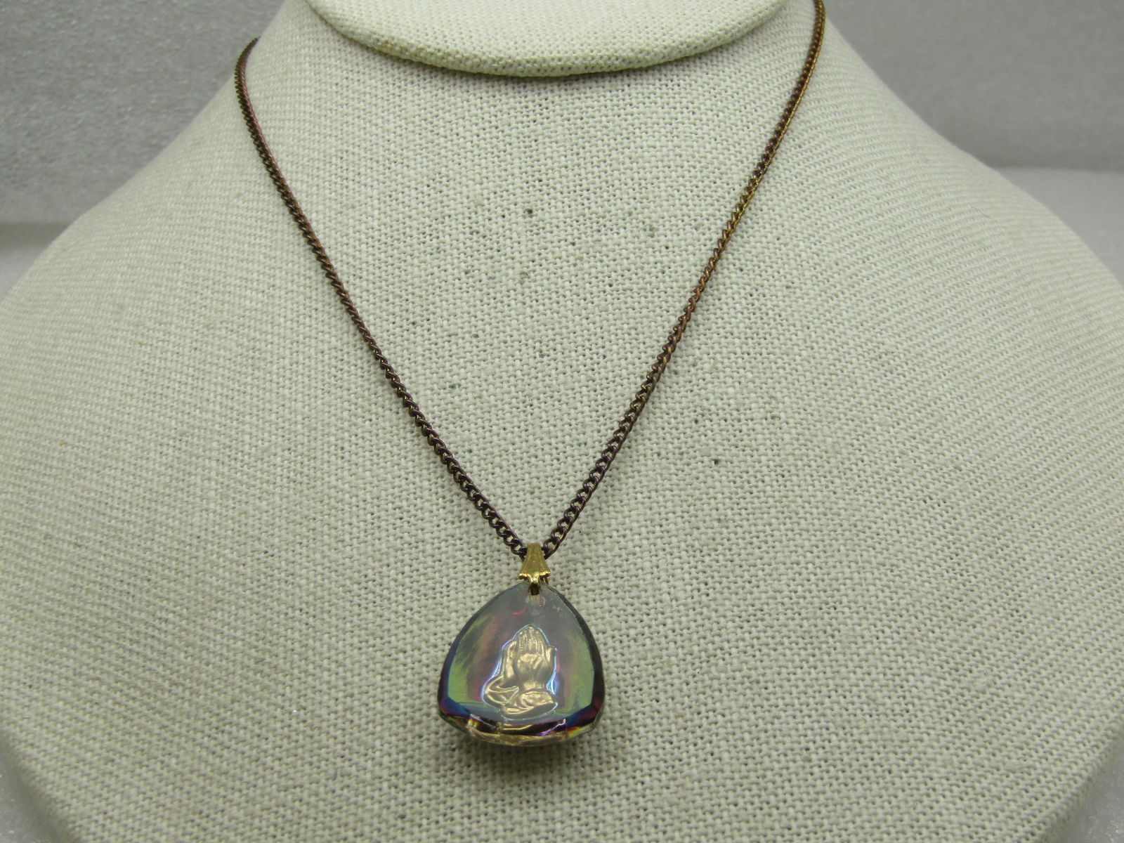 Vintage Reversed Carved Praying Hands Necklace 18", Peacock Aurora Borealis: Title: Vintage Reversed Carved Praying Hands Necklace 18", Peacock Aurora Borealis Description: Vintage Reversed Carved Praying Hands Necklace 18", Peacock Aurora Borealis. 1960's triangular praying