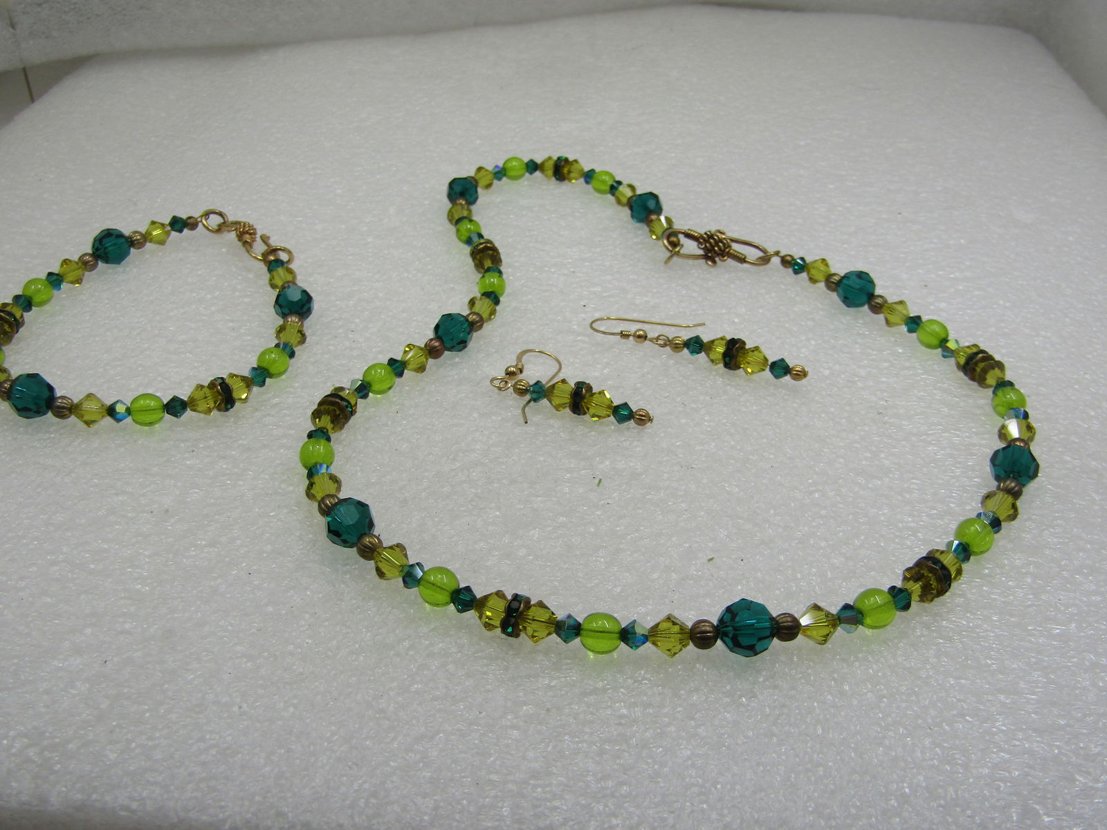 Vintage Beaded Necklace, Bracelet, Earrings Set. Green & Yellow Crystal & Glass - 5