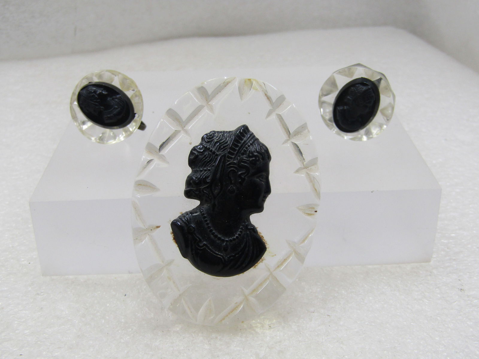 Vintage Clear Lucite & Black Cameo Brooch & Earrings Set, Screwback, 1940's-1950's: Title: Vintage Clear Lucite & Black Cameo Brooch & Earrings Set, Screwback, 1940's-1950's Description: Vintage Clear Lucite & Black Cameo Brooch & Earrings Set, Screwback, 1940's-1950's. The brooch