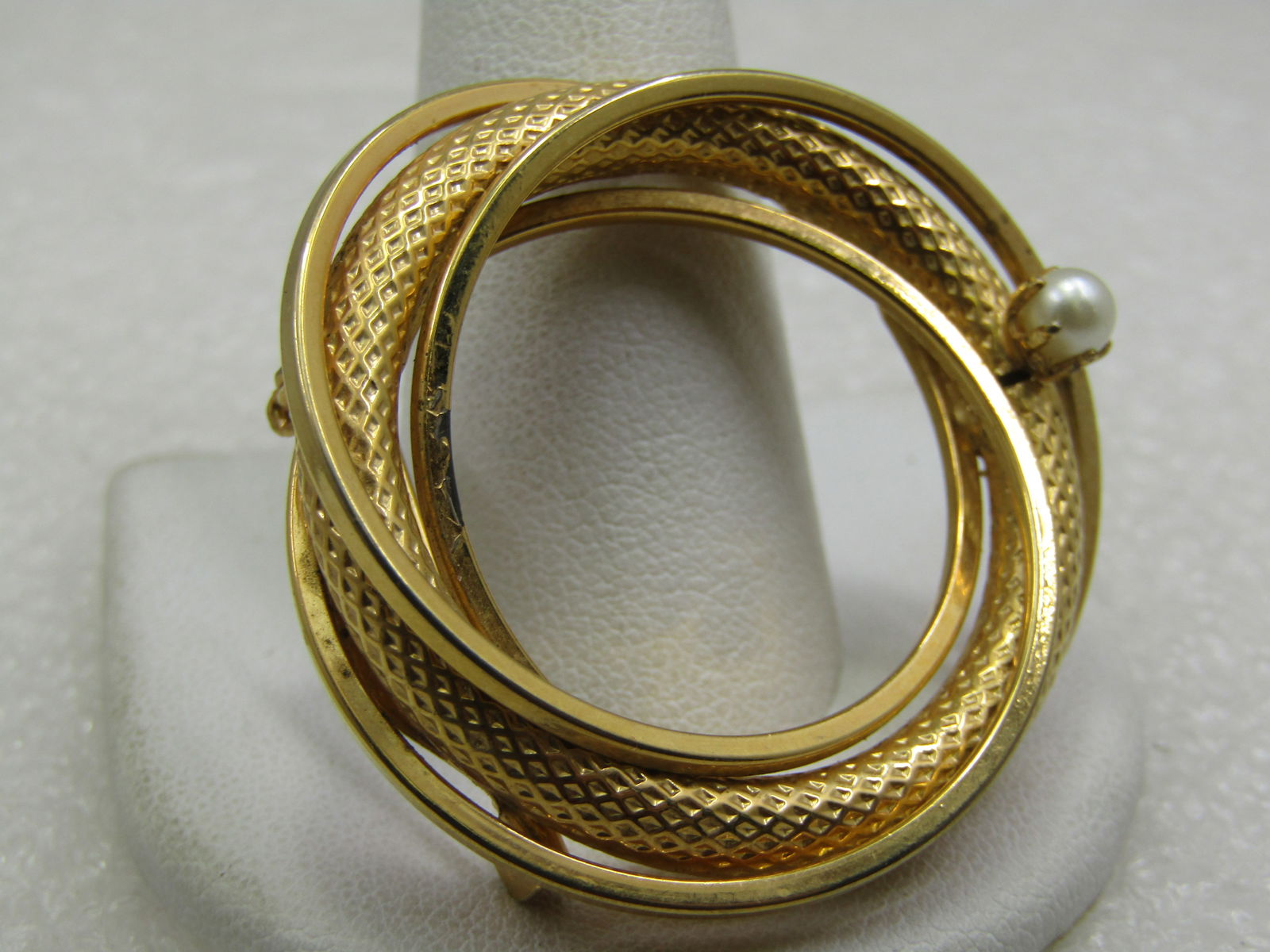 Vintage Intertwined Circle Brooch, Faux Pearl, 1.75", 1960's-1970's - 3