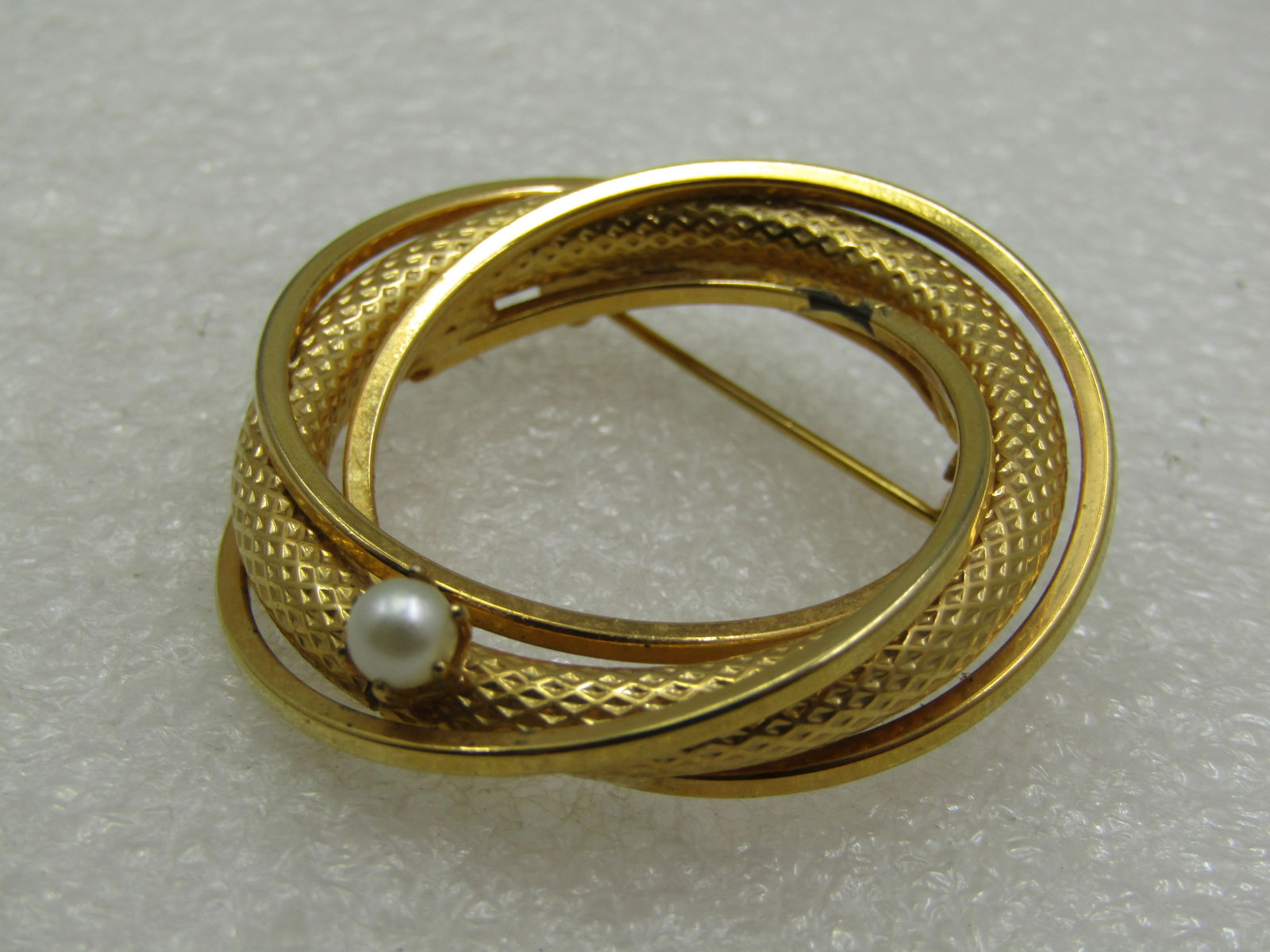 Vintage Intertwined Circle Brooch, Faux Pearl, 1.75", 1960's-1970's - 5