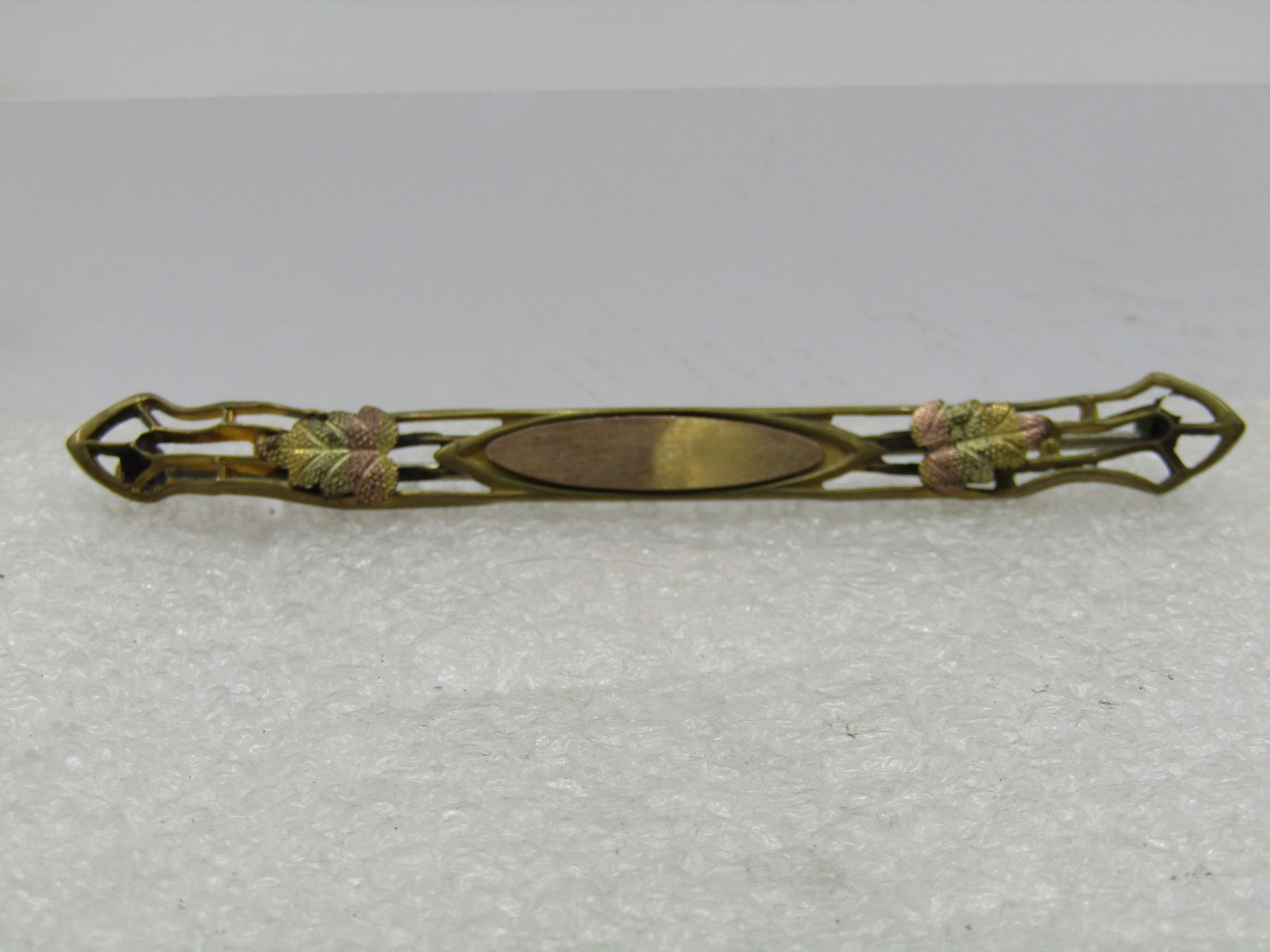 Victorian 10kt G.F. Leaf Bar Brooch, 3", Signed G CH, C-Clasp: Title: Victorian 10kt G.F. Leaf Bar Brooch, 3", Signed G CH, C-Clasp Description: Victorian 10kt G.F. Leaf Bar Brooch, 3", Signed G CH, Two Tone with C-clasp. this is a bar broch with open design and