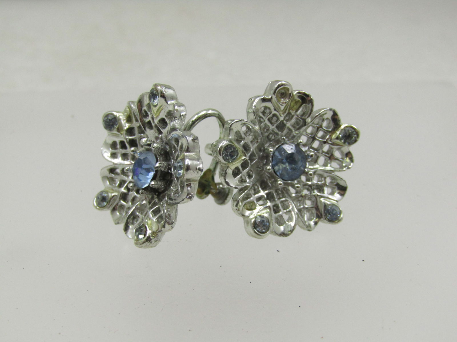Vintage Blue Rhinestone Filigree Earrings, Screwback Silver Tone, 1950's-1960's (1 of 5)