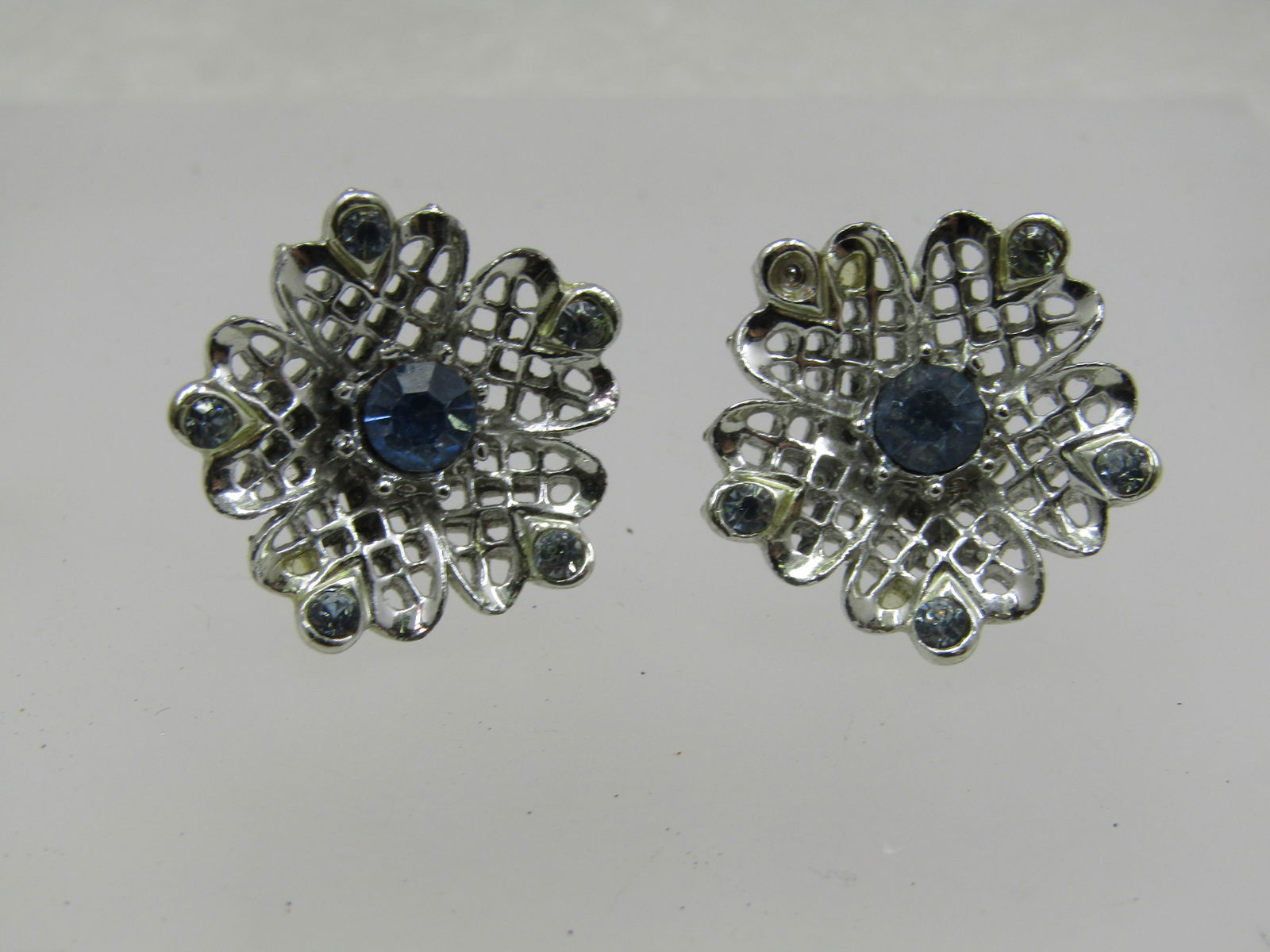 Vintage Blue Rhinestone Filigree Earrings, Screwback Silver Tone, 1950's-1960's - 3