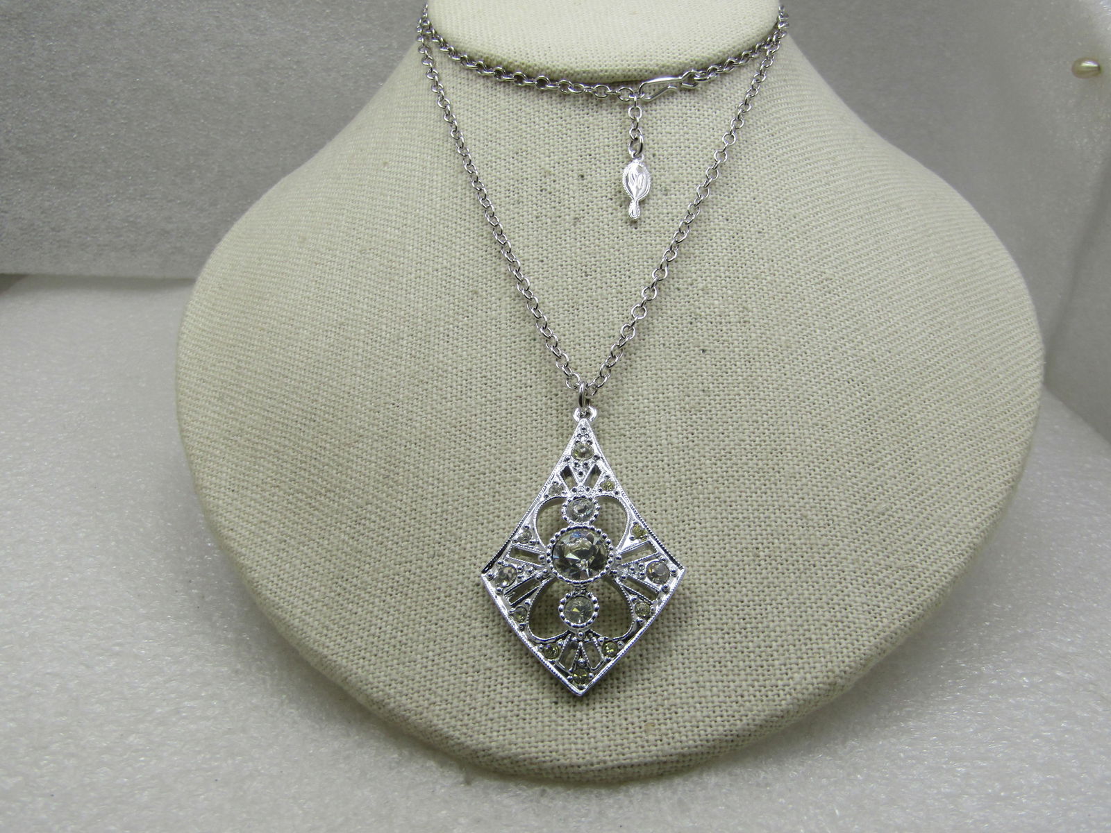 Vintage Pointed Rhinestone Necklace, Sarah Coventry 24", 1970's.: Title: Vintage Pointed Rhinestone Necklace, Sarah Coventry 24", 1970's. Description: Vintage Pointed Rhinestone Necklace, Sarah Coventry 24", 1970's. Silver tne pointed necklace with clear crystal