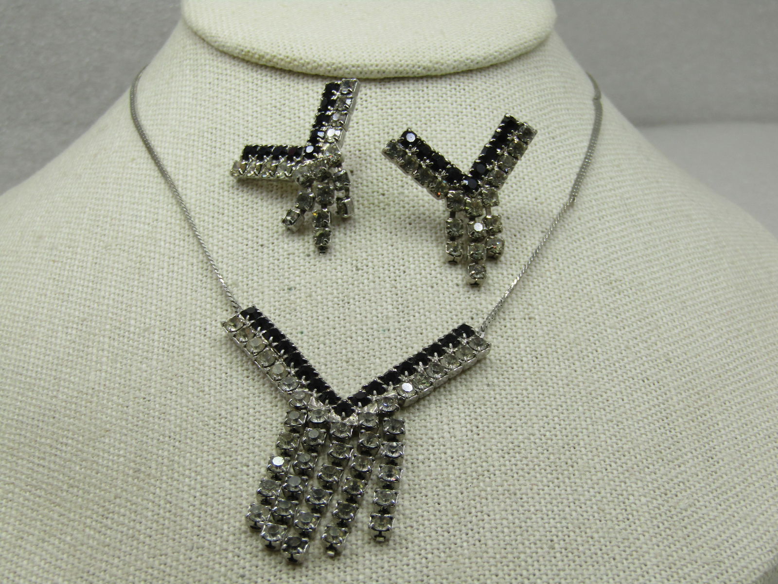 Vintage Rhinestone Necklace & Earrings, Black Clear V-Drop: Title: Vintage Rhinestone Necklace & Earrings, Black Clear V-Drop Description: Vintage Rhinestone Necklace & Earrings, Black Clear V-Drop, 14" necklace with pierced earrings set. A single row of place