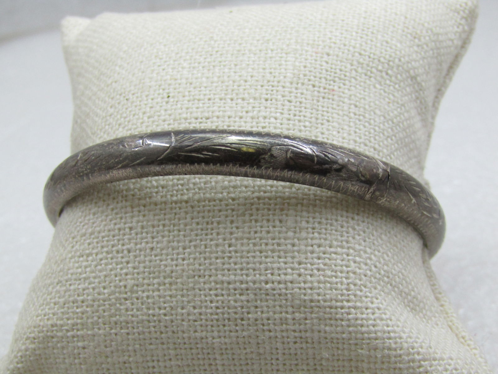 Vintage Sterling Engraved Hinged Bangle Bracelet, 7", 6.5mm (1 of 6)