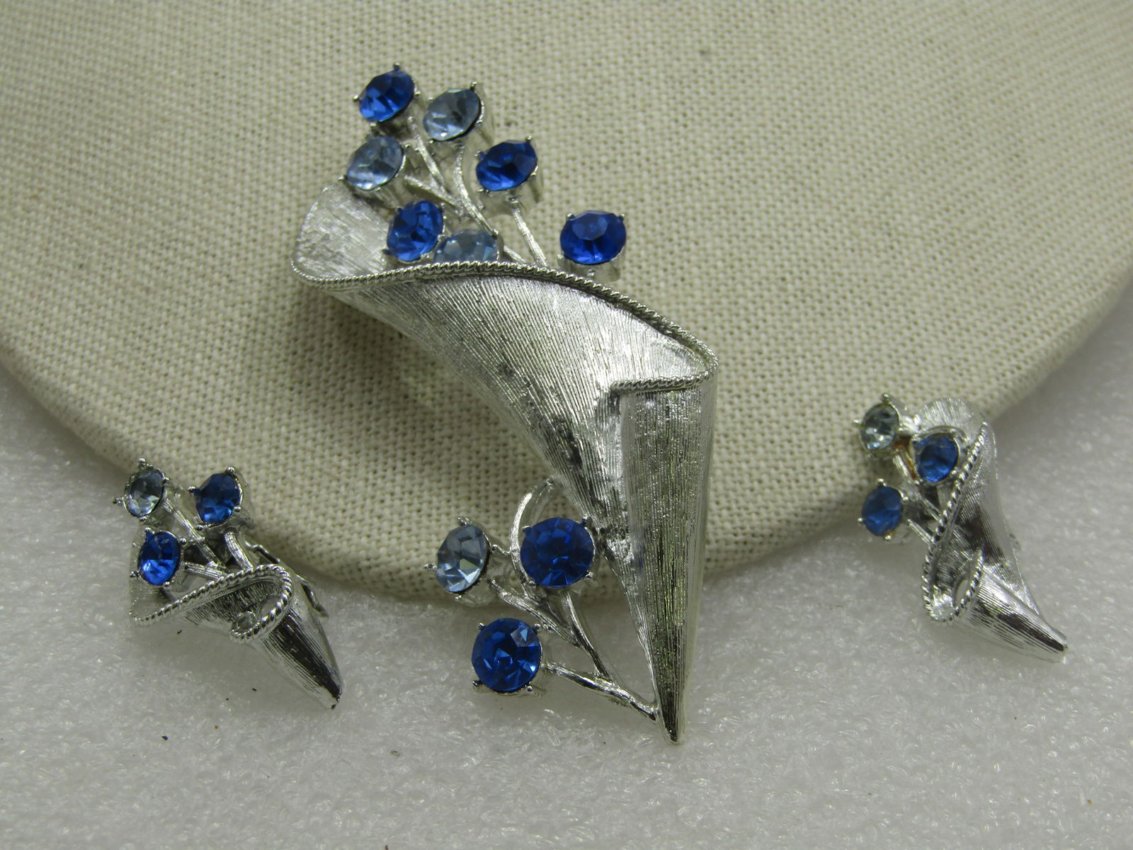 Vintage Coro Blue Rhinestone Modern Floral Brooch & Earrings , 1960's - 3