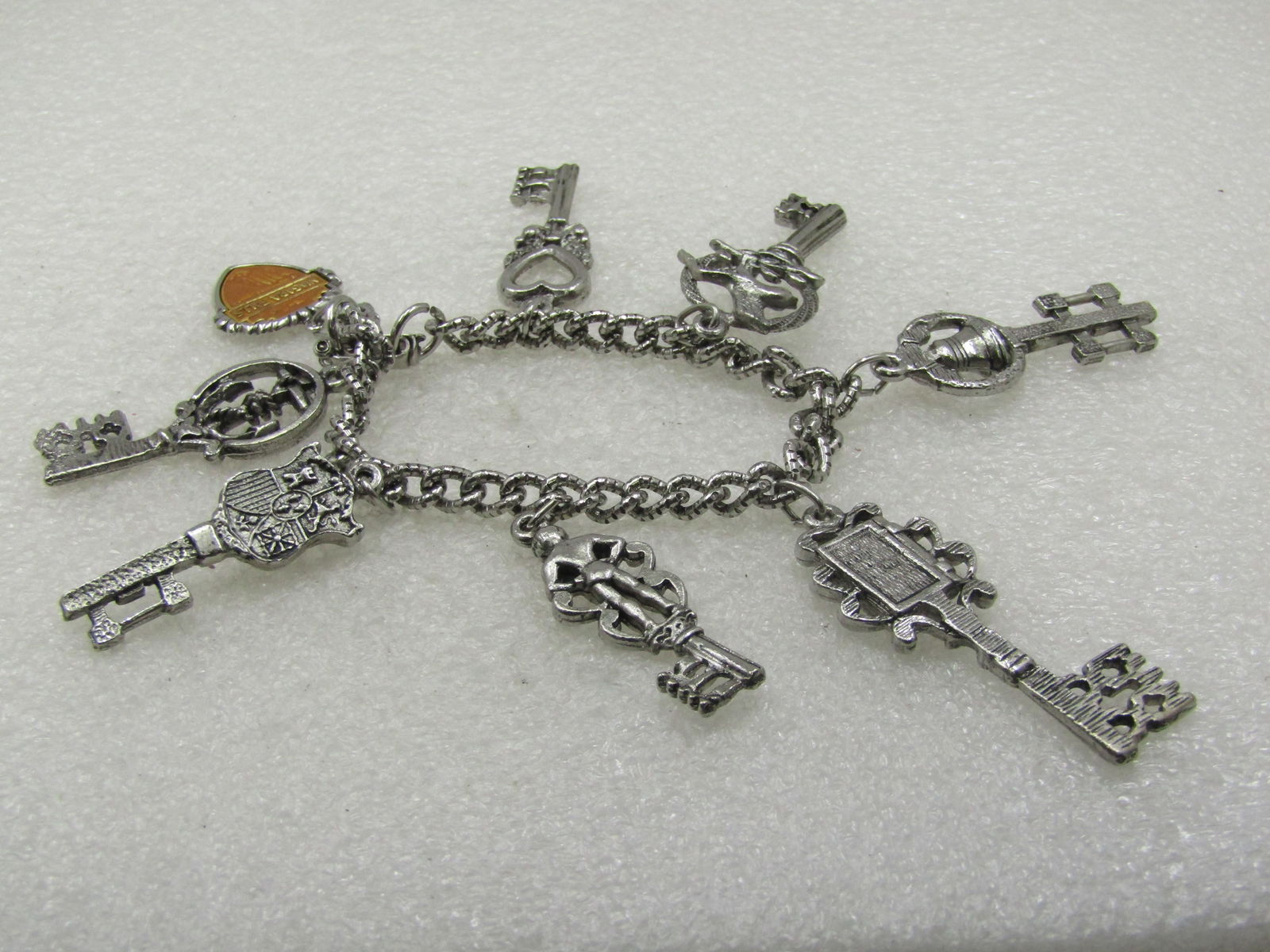 Vintage Niagra Falls & Key Charm Bracelet, Souvenir, 7" (1 of 7)