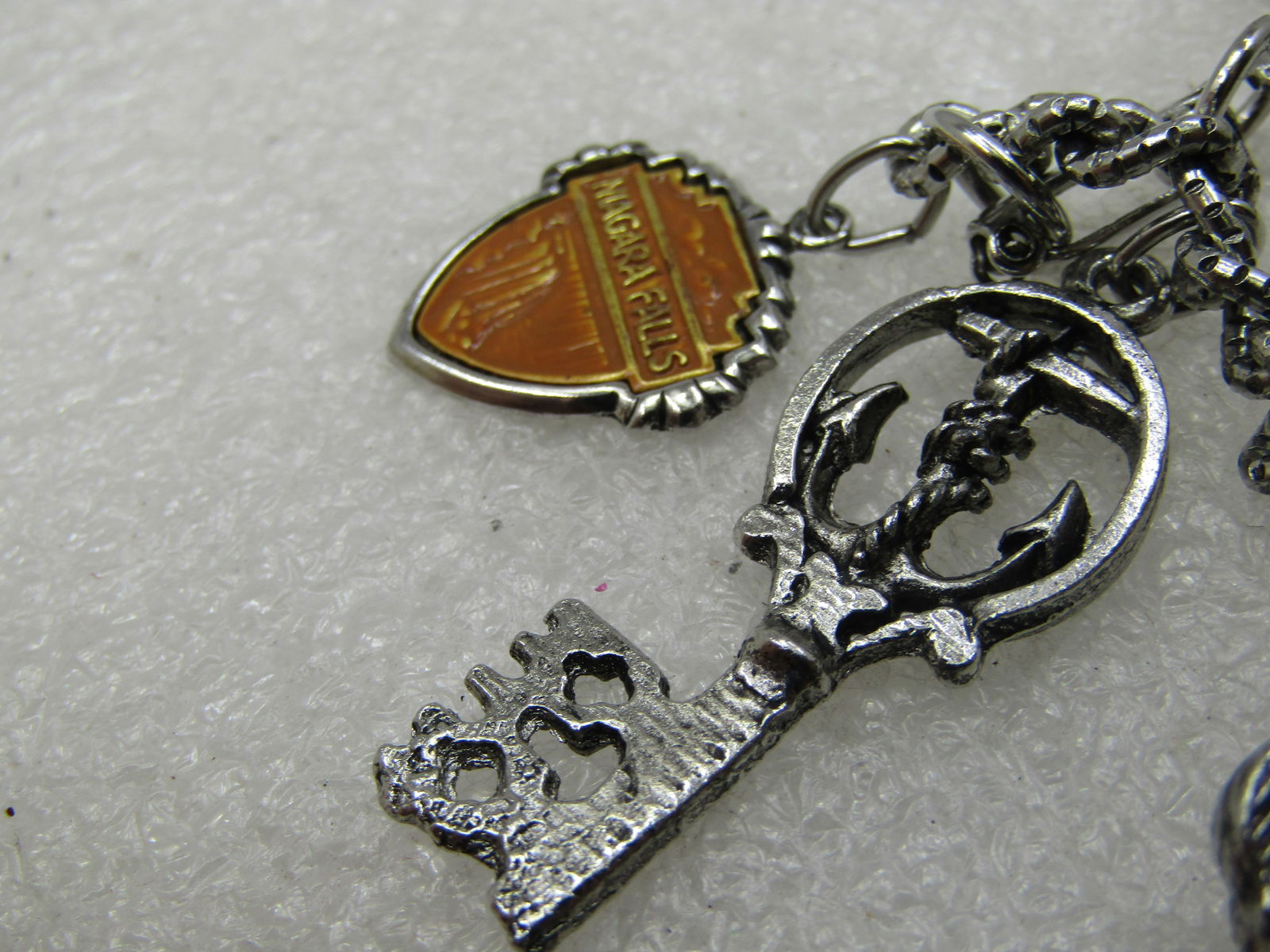 Vintage Niagra Falls & Key Charm Bracelet, Souvenir, 7" - 2