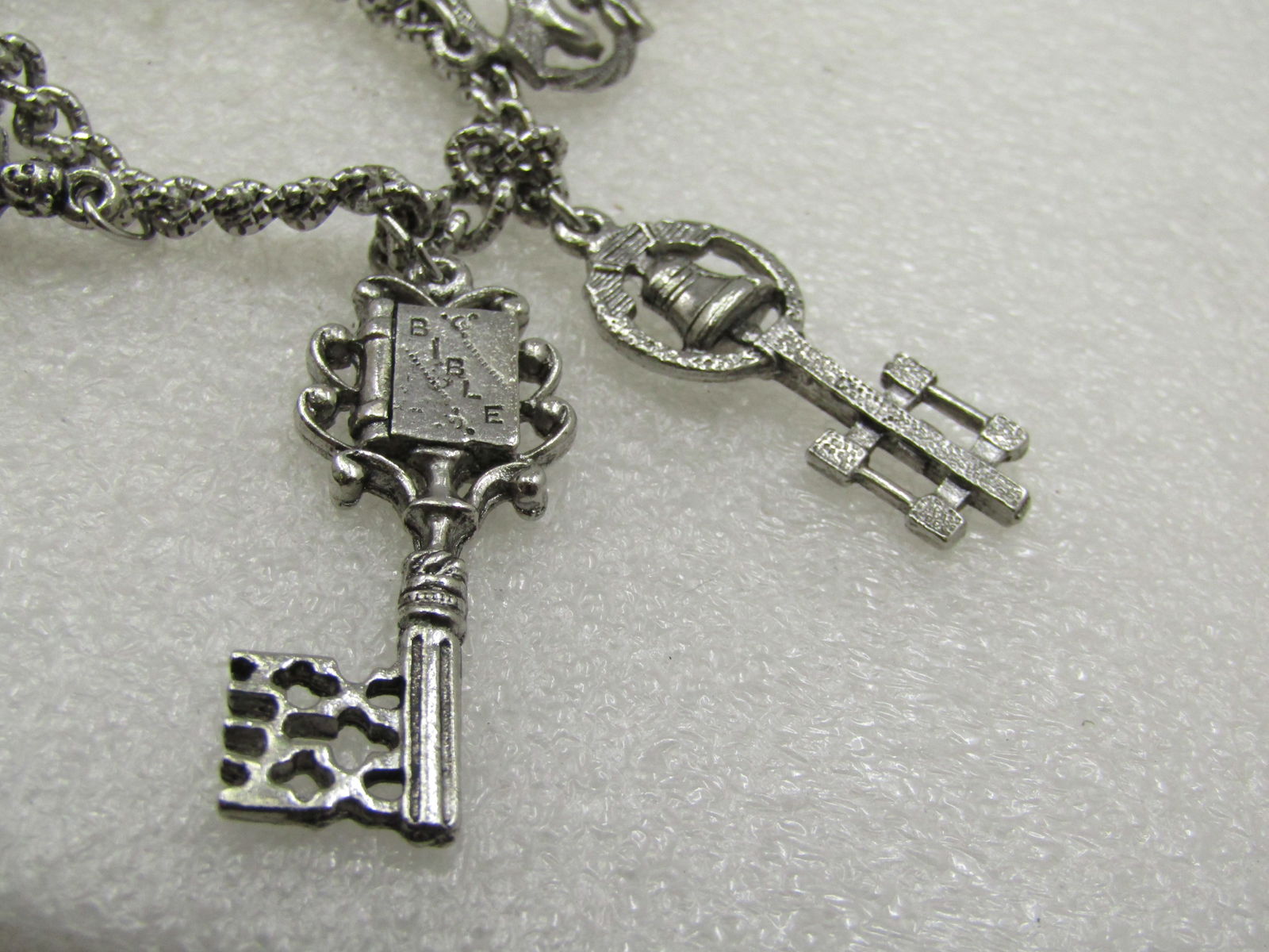 Vintage Niagra Falls & Key Charm Bracelet, Souvenir, 7" - 4