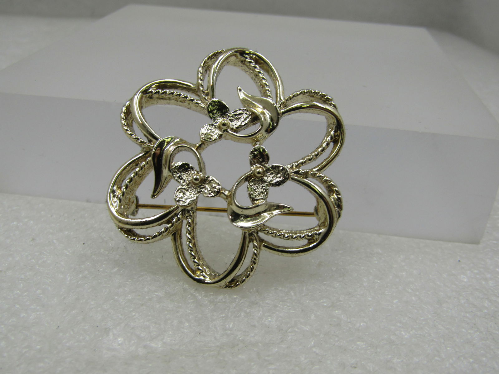 Vintage Fleurette Brooch Sarah Coventry in Original Box, Gold Tone, 1970's (1 of 6)