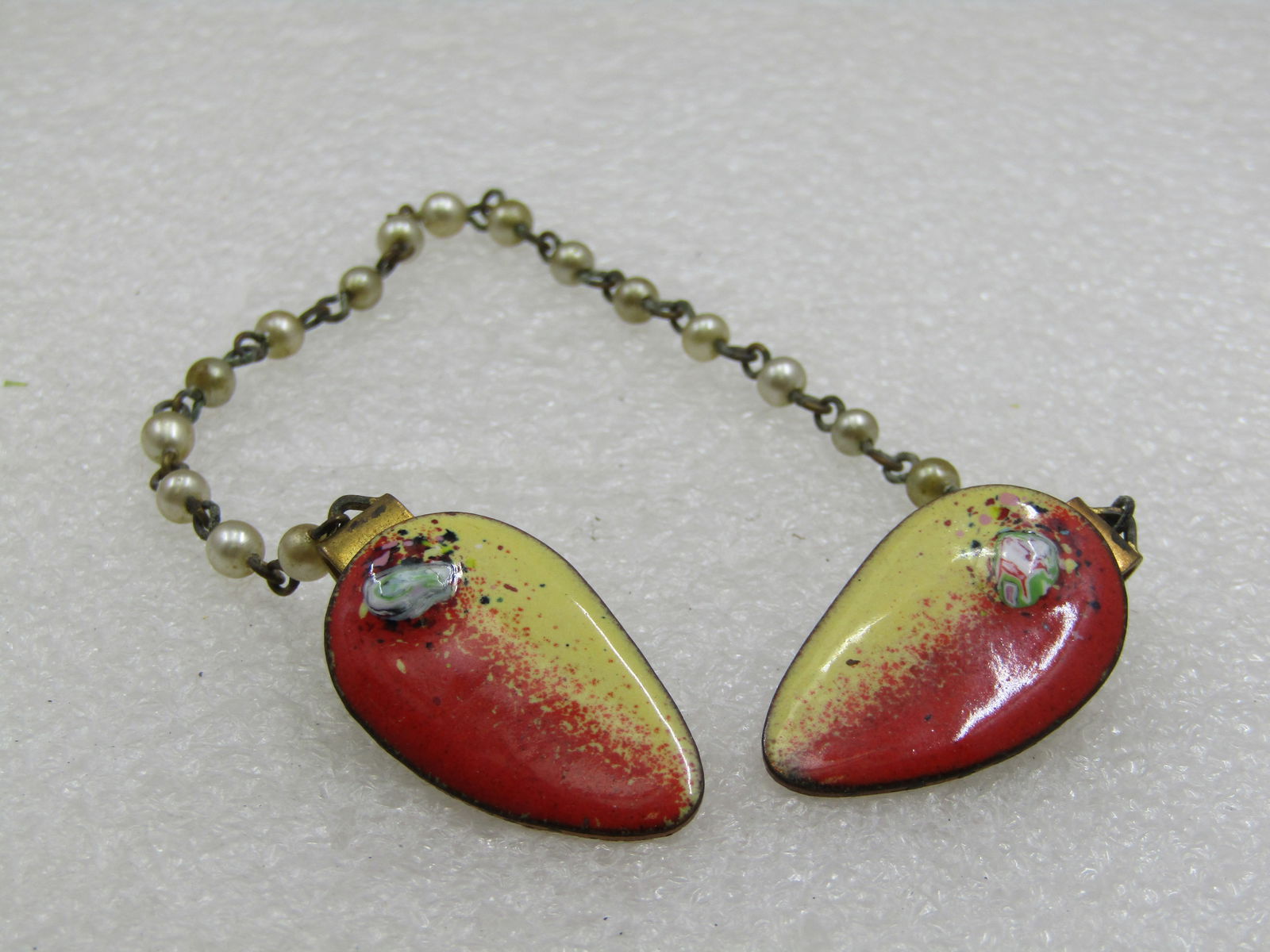 Vintage Enameled Copper Sweater Guard, Faux Pearl Chain, 8.5": Title: Vintage Enameled Copper Sweater Guard, Faux Pearl Chain, 8.5" Description: Vintage Enameled Copper Sweater Guard, Faux Pearl Chain, 8.5". The clips are made of copper with yellow and orange