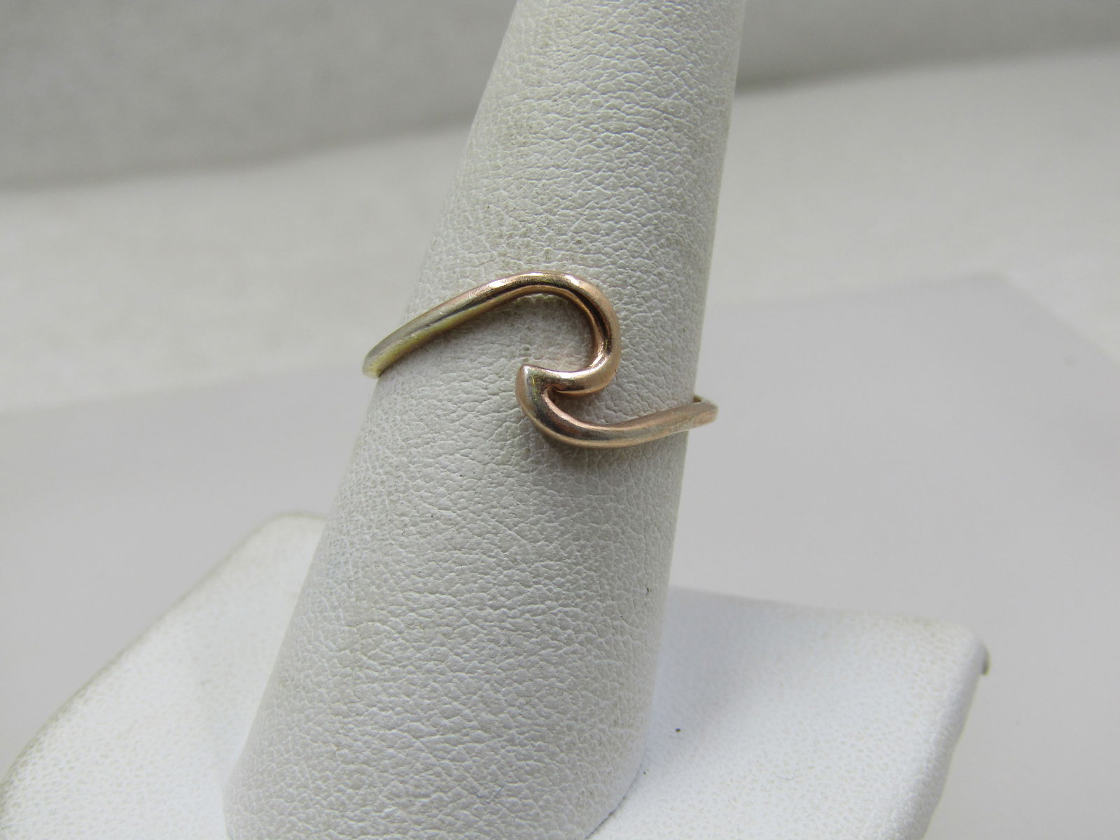 Vintage Sterling & 10kt G.F Wave Ring, Sz. 8, Signed Pura Vida: Title: Vintage Sterling & 10kt G.F Wave Ring, Sz. 8, Signed Pura Vida Description: Vintage Sterling & 10kt G.F Wave Ring, Sz. 8, Signed Pura Vida. Surfer's Ring. This is marked sterling and tests as