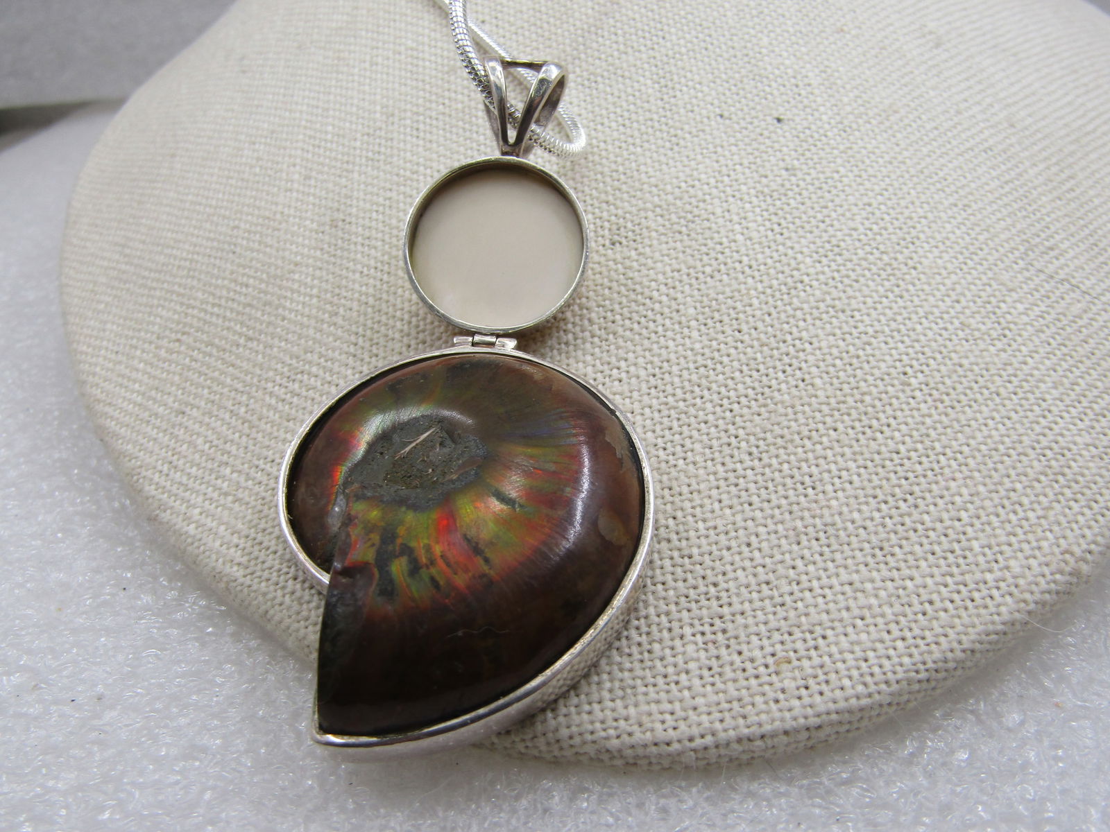 Vintage Sterling Ammonite & Moon Face Pendant on 20" Plated Chain - 4