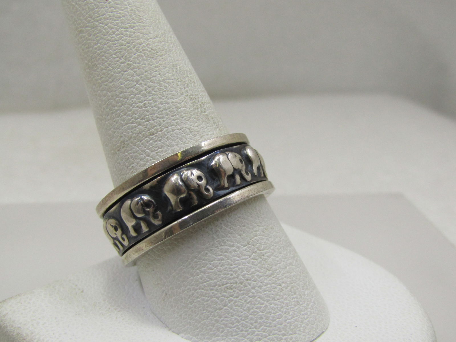 Vintage Sterling Silver Spinner Elephant Ring, Unisex, Sz. 11: Title: Vintage Sterling Silver Spinner Elephant Ring, Unisex, Sz. 11 Description: Vintage Sterling Silver Spinner Elephant Ring, Unisex, Sz. 1, 9mm wide with a recessed center with black background